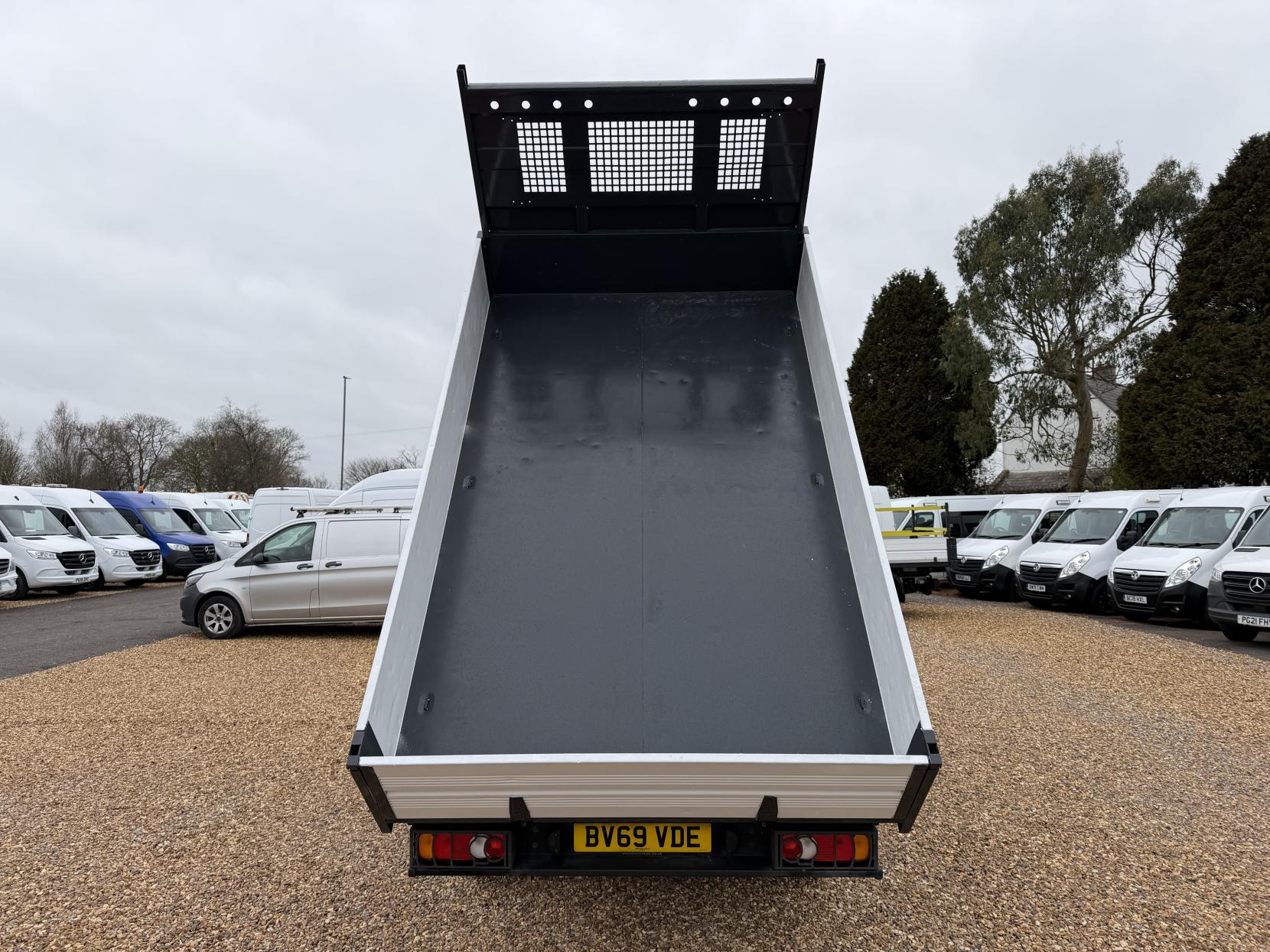 2019 Nissan NT400 Cabstar 3.0 dCi 35.13 Tipper 2dr Diesel Manual L1 Euro 6 (130 ps) - Thumbnail 10