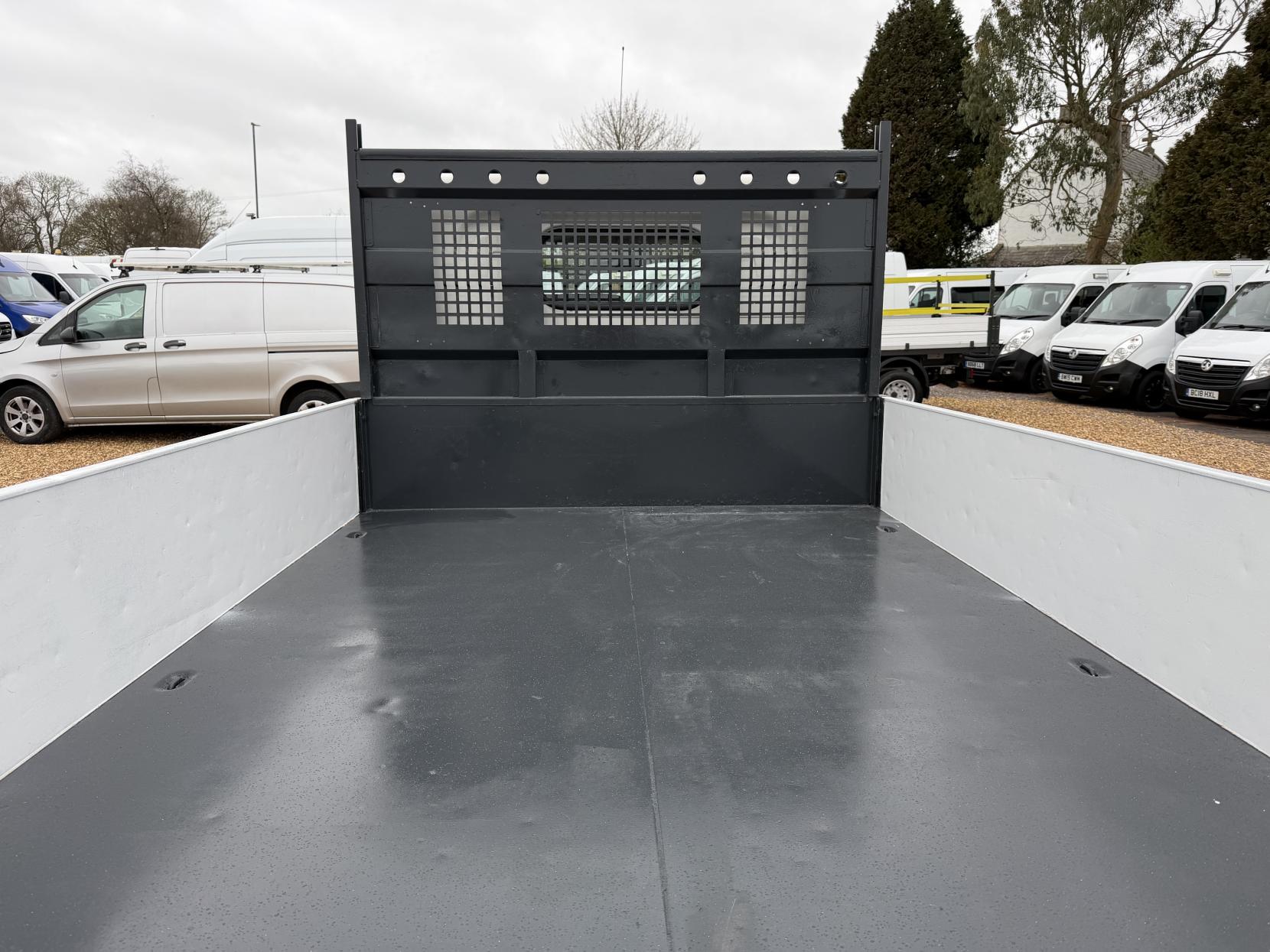2019 Nissan NT400 Cabstar 3.0 dCi 35.13 Tipper 2dr Diesel Manual L1 Euro 6 (130 ps) - Thumbnail 29