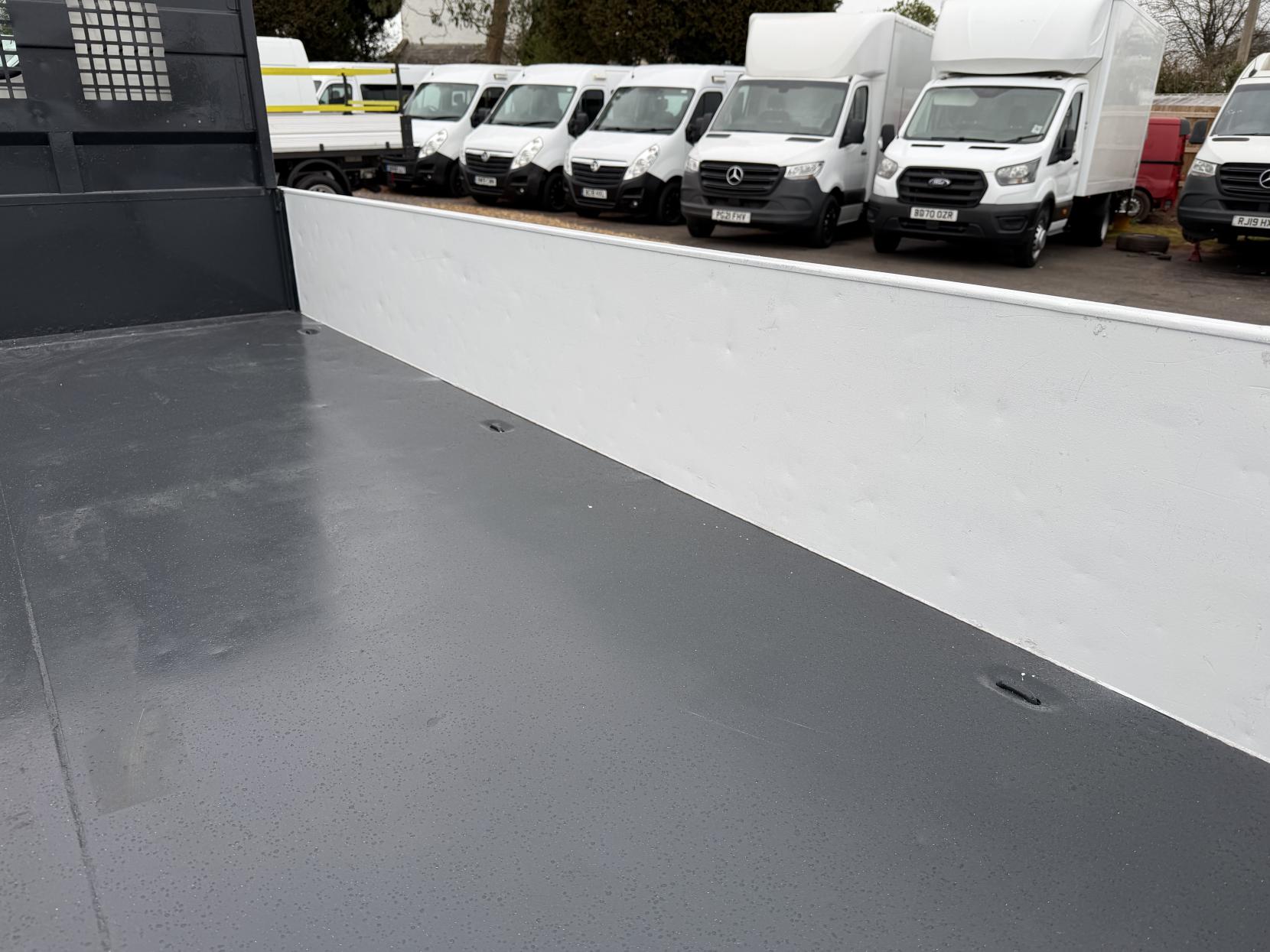 2019 Nissan NT400 Cabstar 3.0 dCi 35.13 Tipper 2dr Diesel Manual L1 Euro 6 (130 ps) - Thumbnail 33