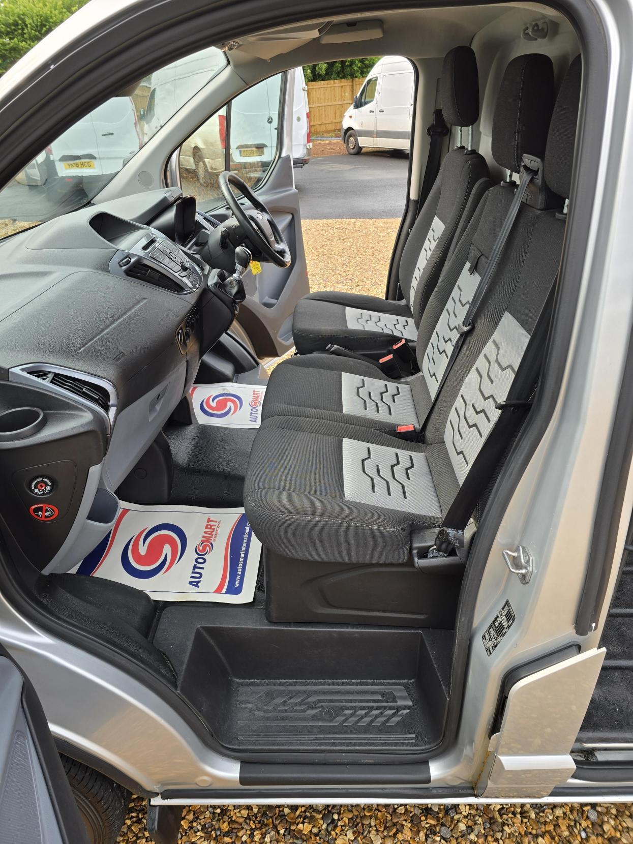 Ford Transit Custom 2.2 TDCi 270 Limited Panel Van 5dr Diesel Manual L1 H1 (186 g/km, 123 bhp)