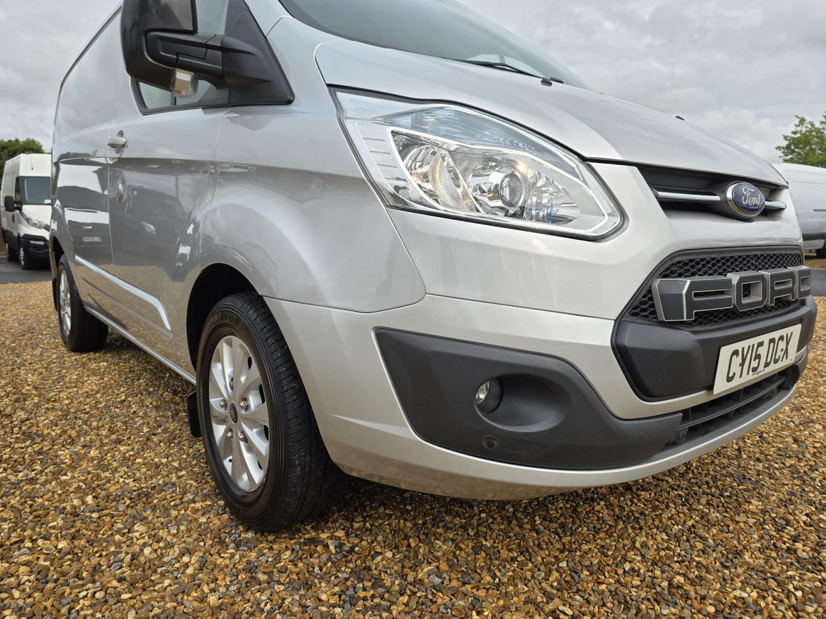 Ford Transit Custom 2.2 TDCi 270 Limited Panel Van 5dr Diesel Manual L1 H1 (186 g/km, 123 bhp)