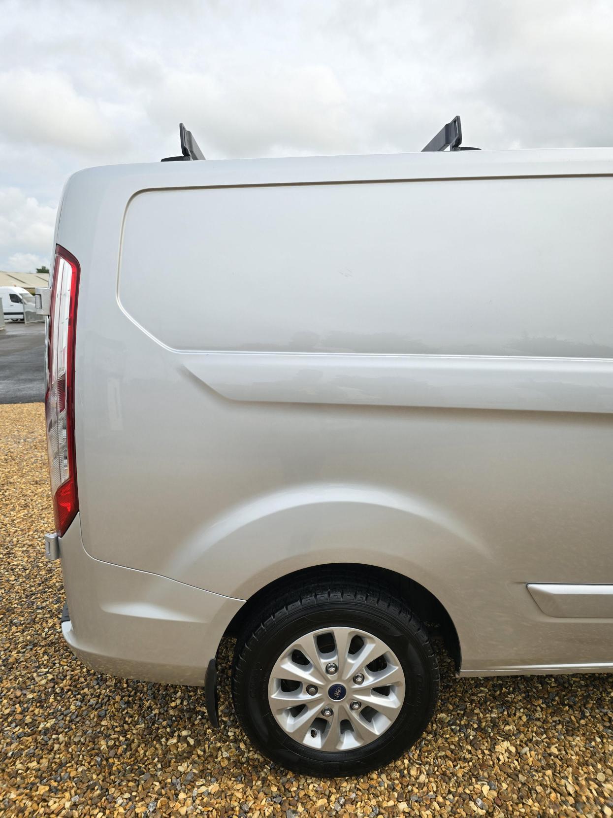 Ford Transit Custom 2.2 TDCi 270 Limited Panel Van 5dr Diesel Manual L1 H1 (186 g/km, 123 bhp)