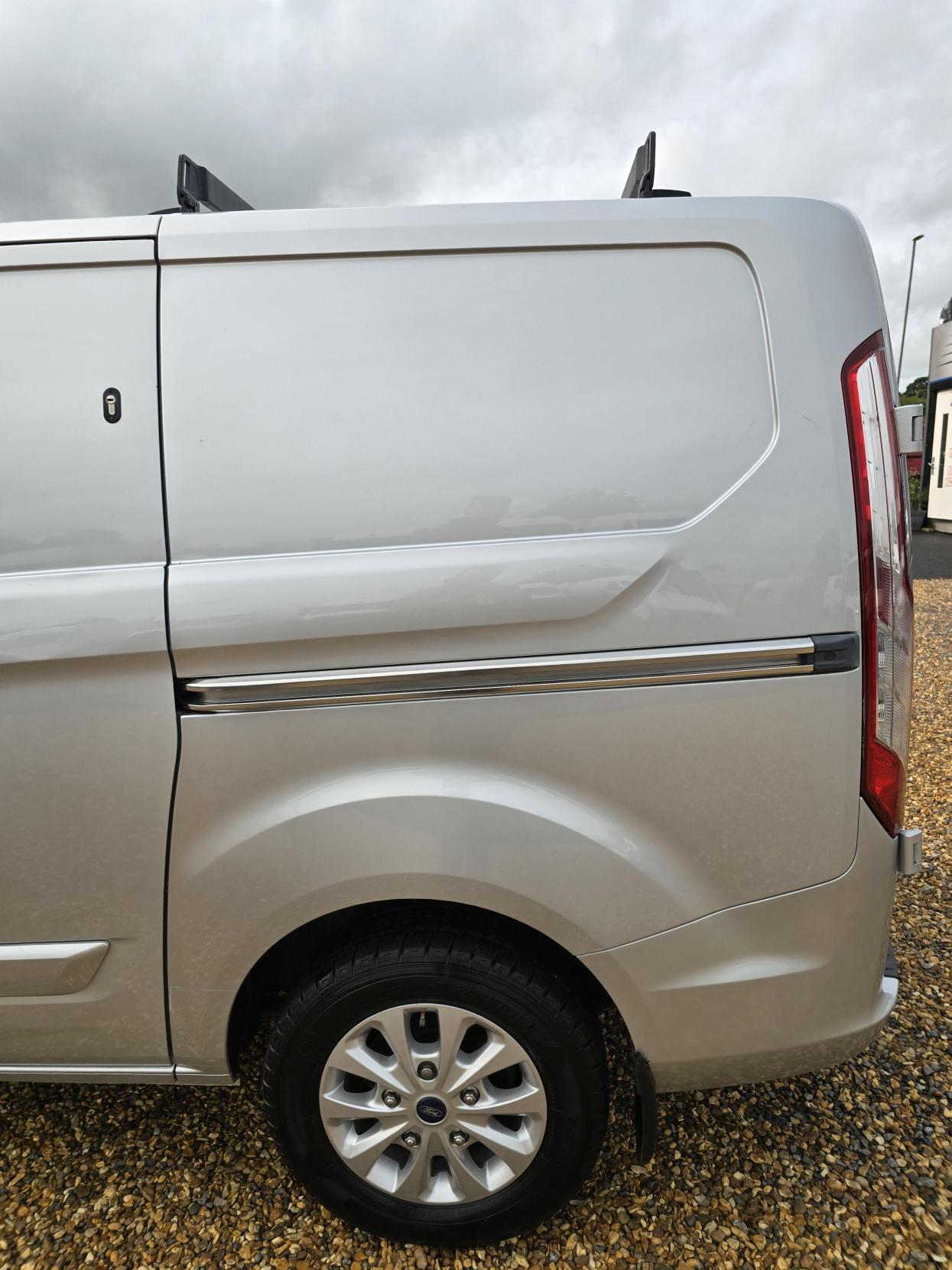 Ford Transit Custom 2.2 TDCi 270 Limited Panel Van 5dr Diesel Manual L1 H1 (186 g/km, 123 bhp)