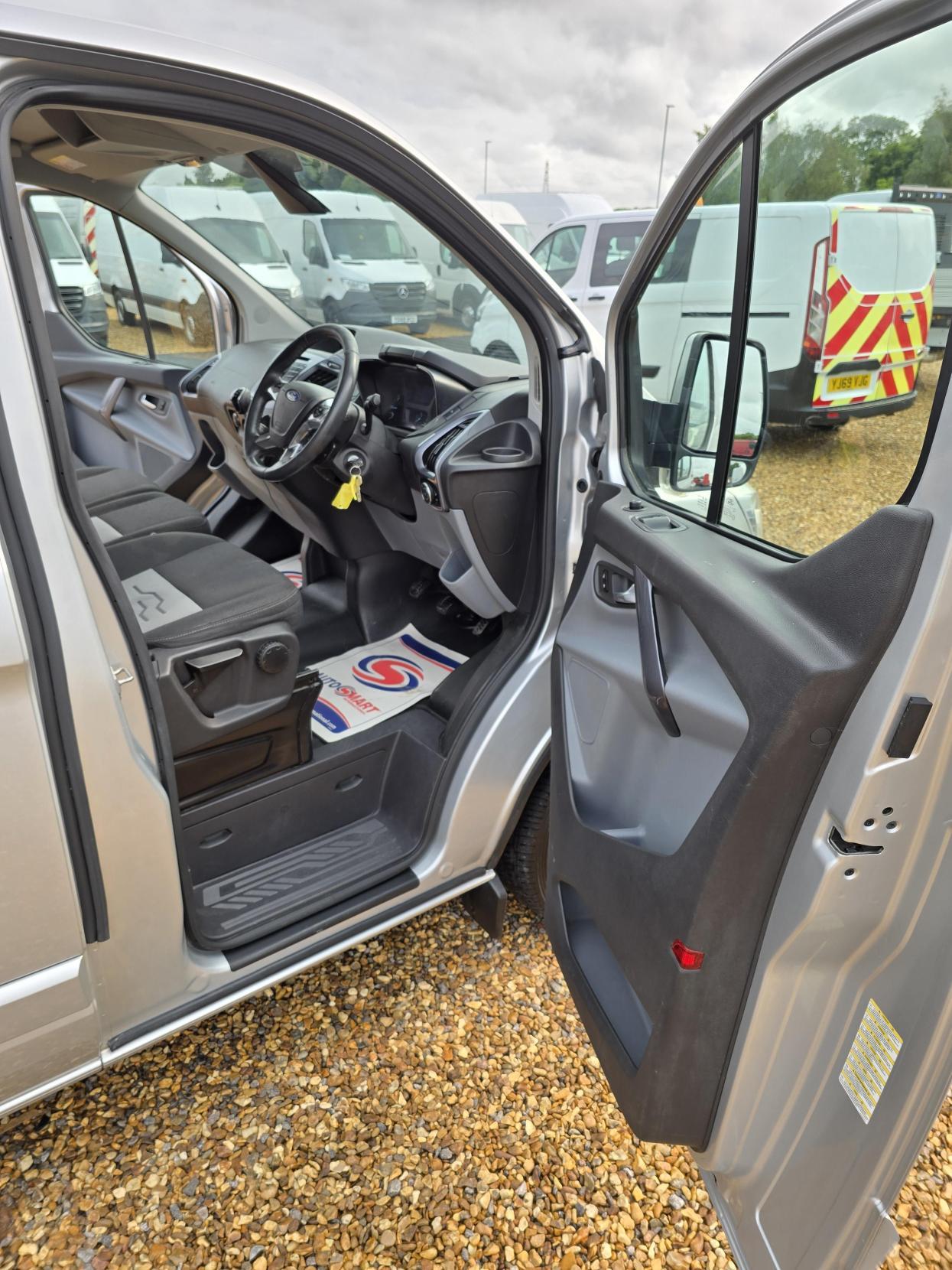 Ford Transit Custom 2.2 TDCi 270 Limited Panel Van 5dr Diesel Manual L1 H1 (186 g/km, 123 bhp)