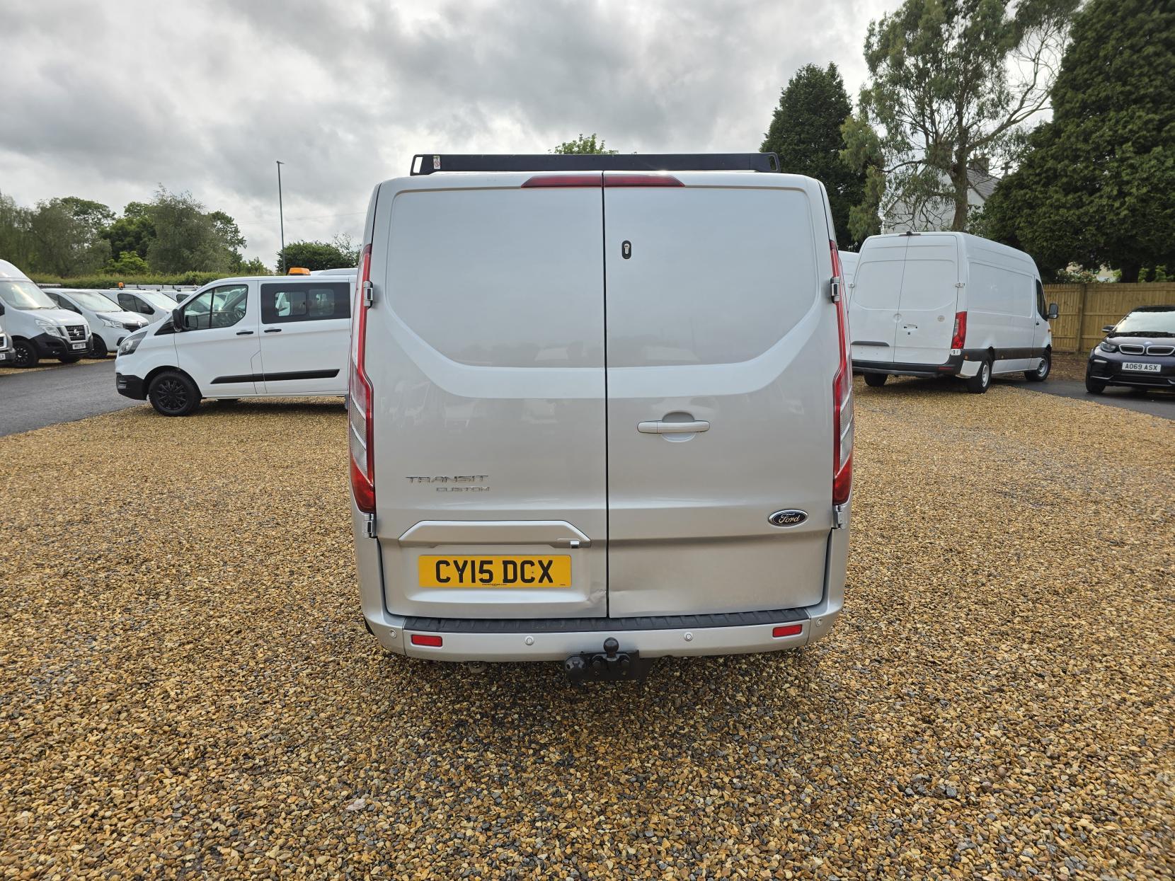 Ford Transit Custom 2.2 TDCi 270 Limited Panel Van 5dr Diesel Manual L1 H1 (186 g/km, 123 bhp)