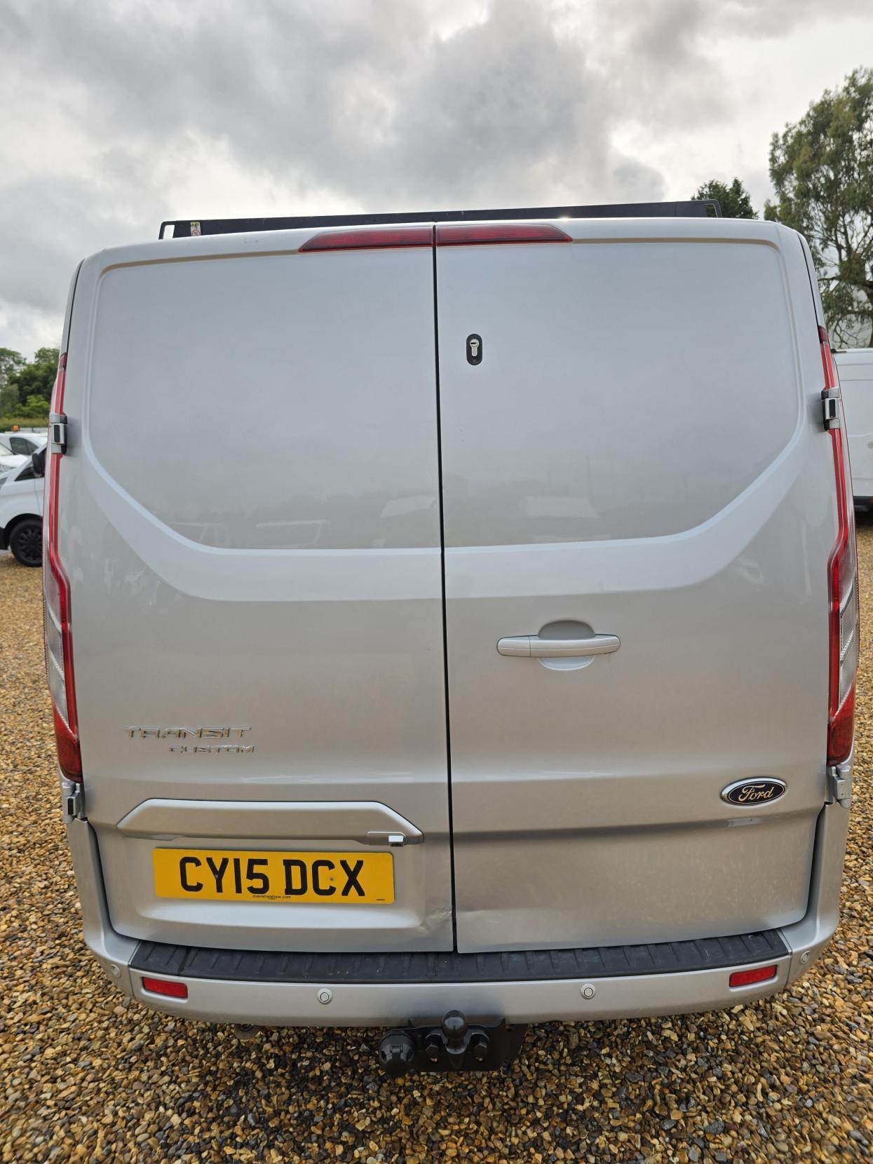 Ford Transit Custom 2.2 TDCi 270 Limited Panel Van 5dr Diesel Manual L1 H1 (186 g/km, 123 bhp)