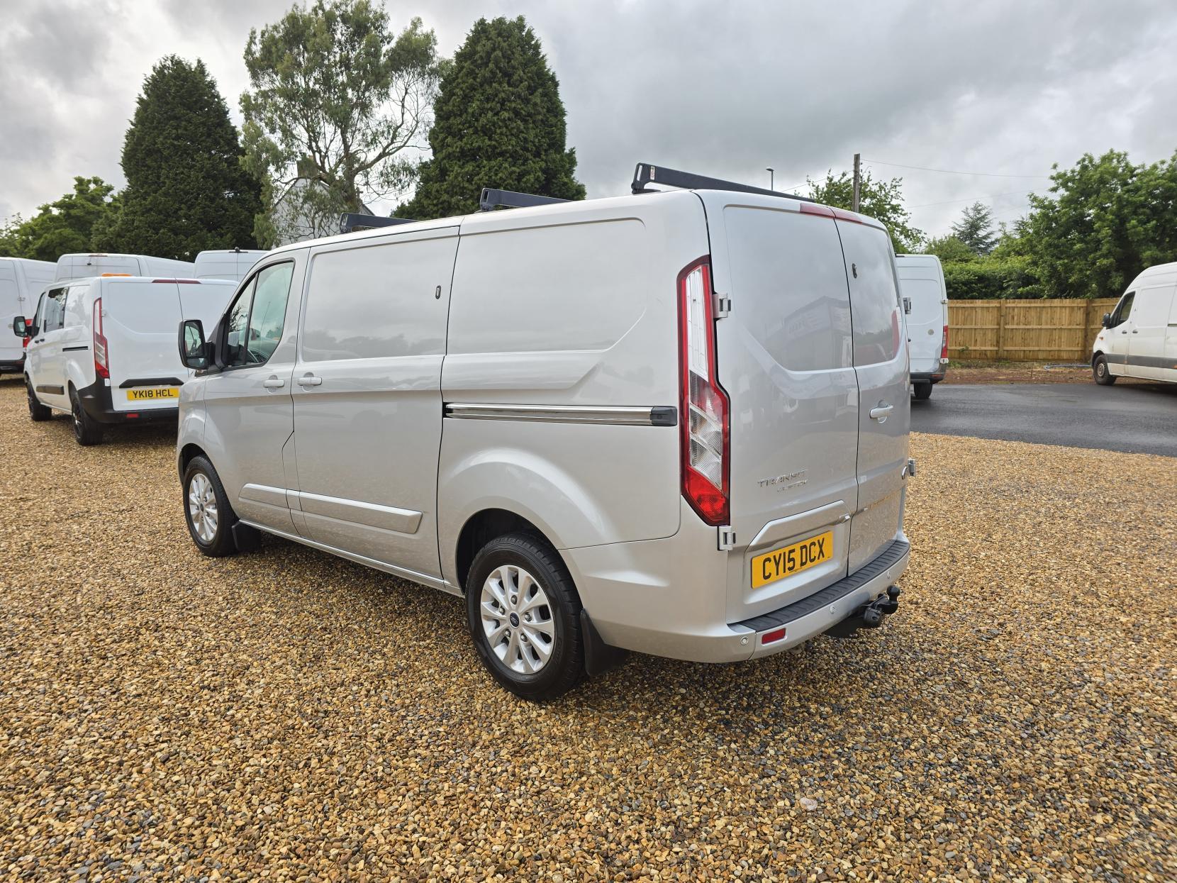 Ford Transit Custom 2.2 TDCi 270 Limited Panel Van 5dr Diesel Manual L1 H1 (186 g/km, 123 bhp)