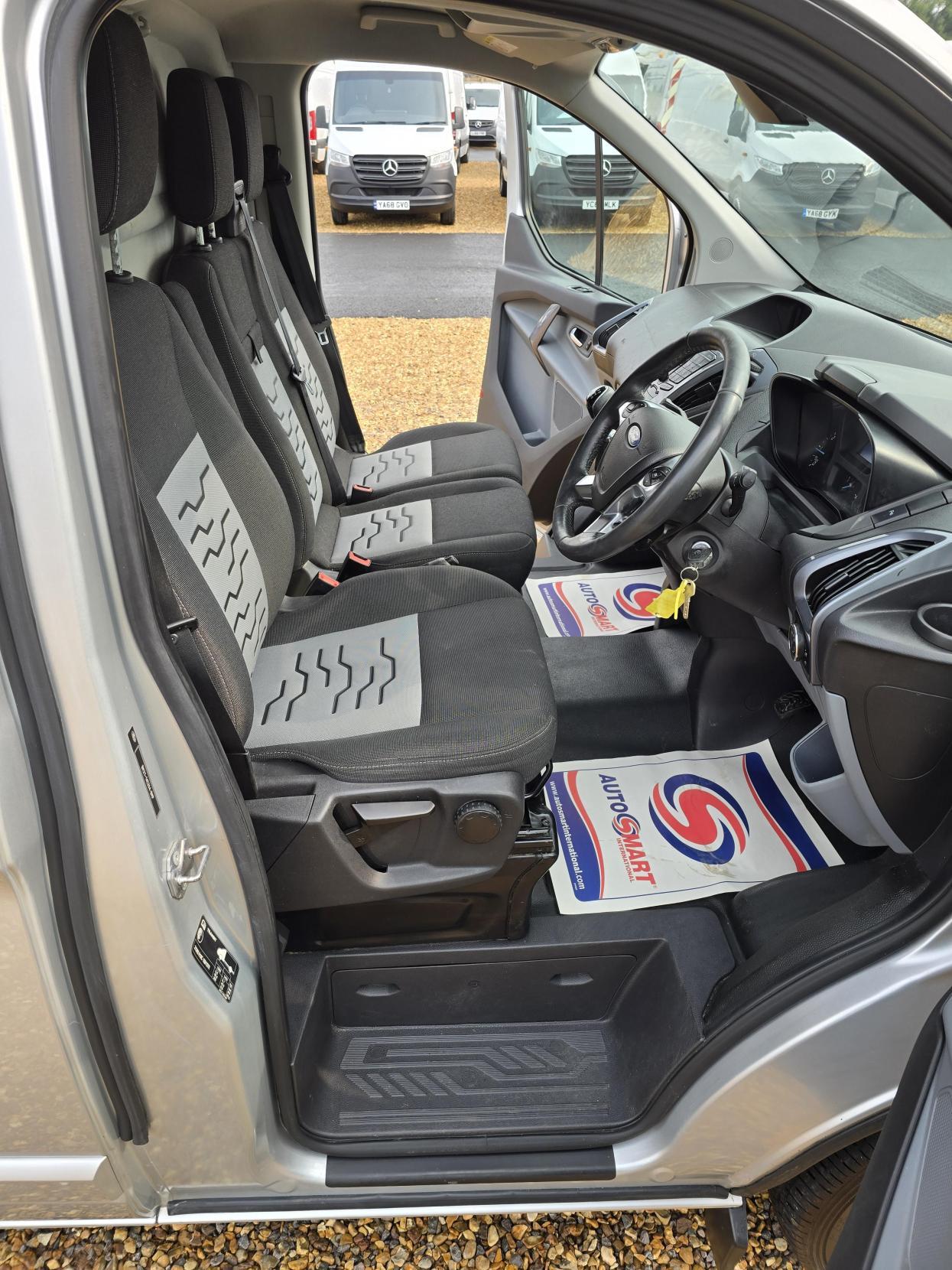 Ford Transit Custom 2.2 TDCi 270 Limited Panel Van 5dr Diesel Manual L1 H1 (186 g/km, 123 bhp)