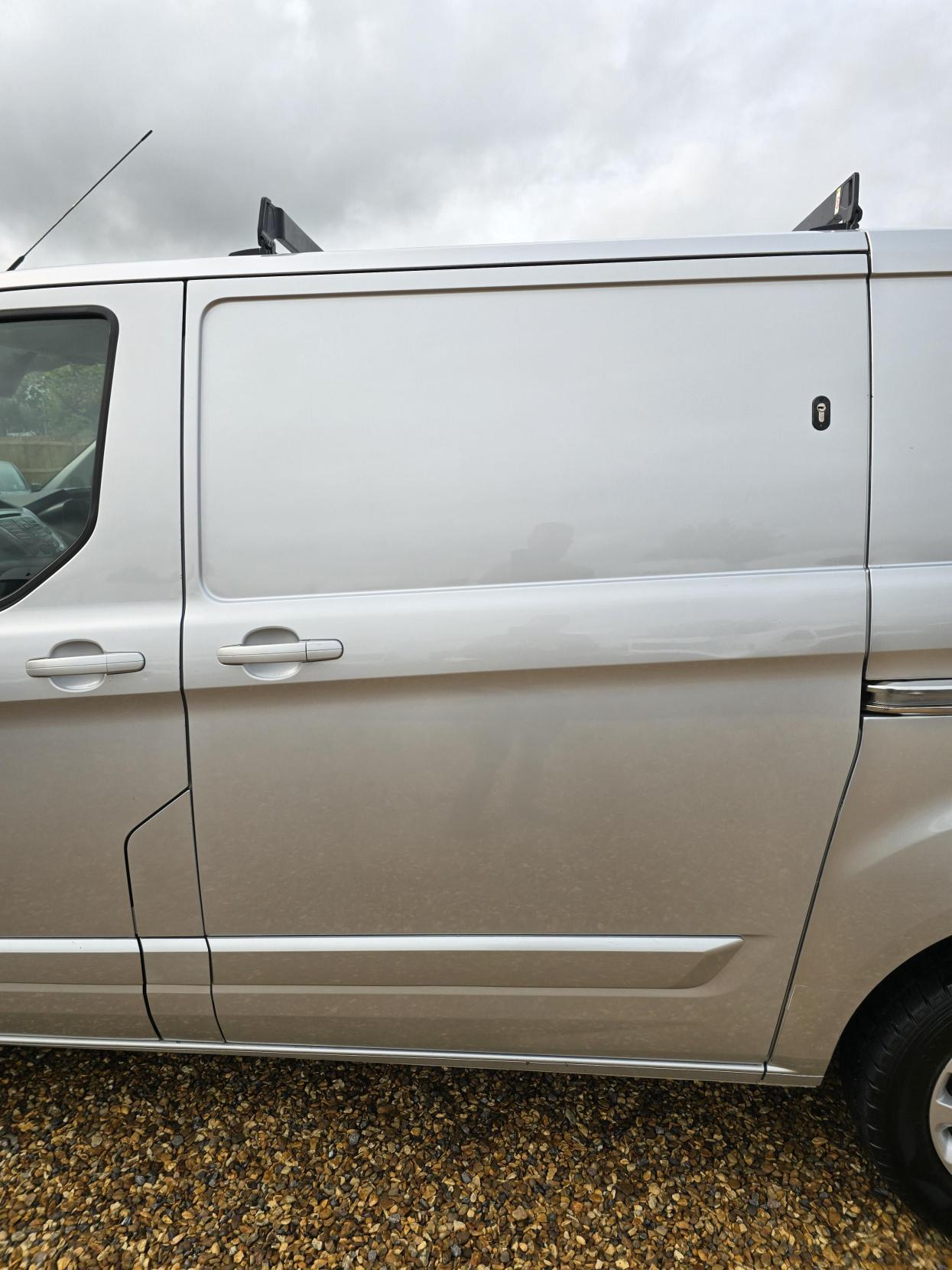 Ford Transit Custom 2.2 TDCi 270 Limited Panel Van 5dr Diesel Manual L1 H1 (186 g/km, 123 bhp)