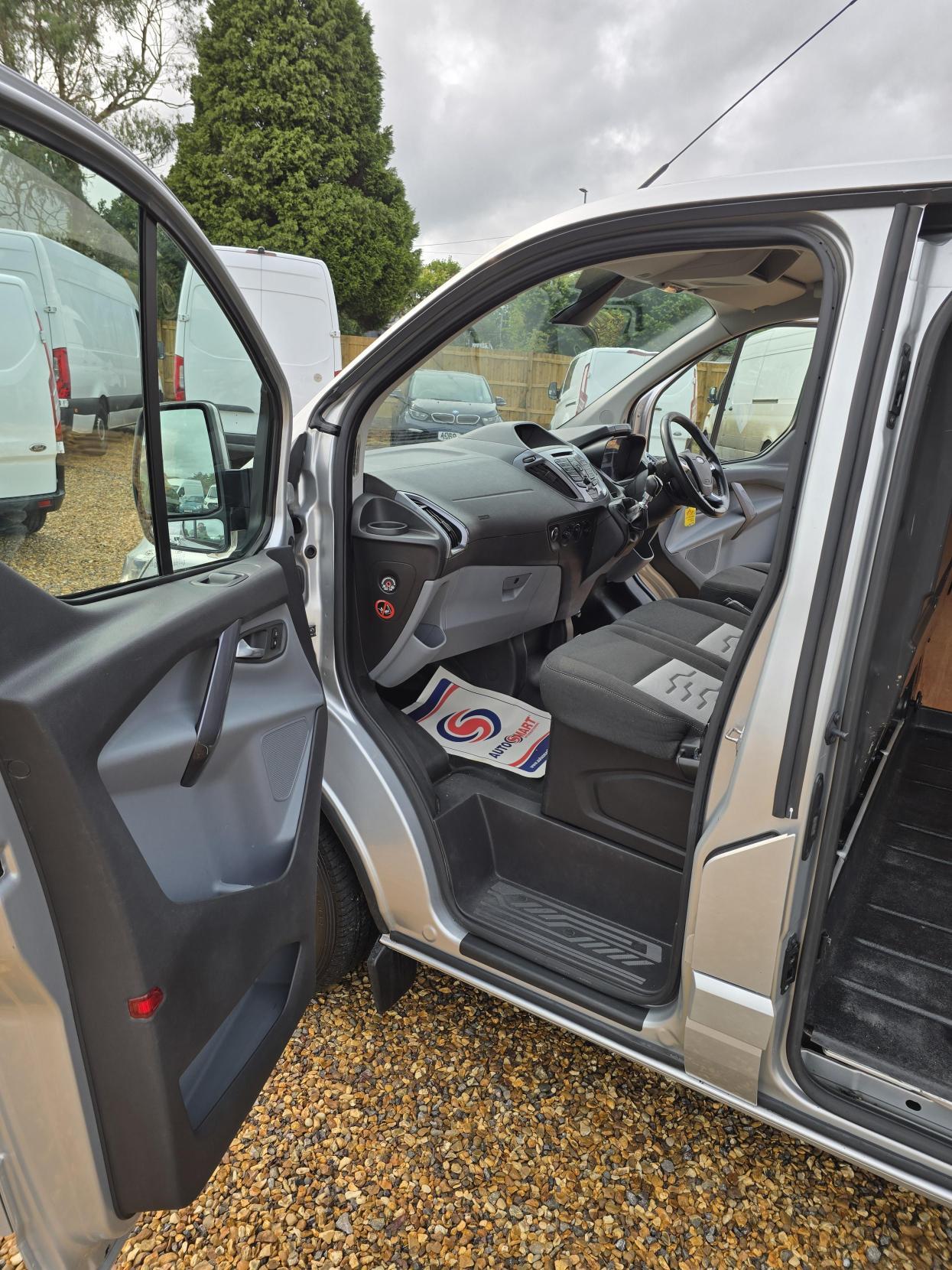 Ford Transit Custom 2.2 TDCi 270 Limited Panel Van 5dr Diesel Manual L1 H1 (186 g/km, 123 bhp)