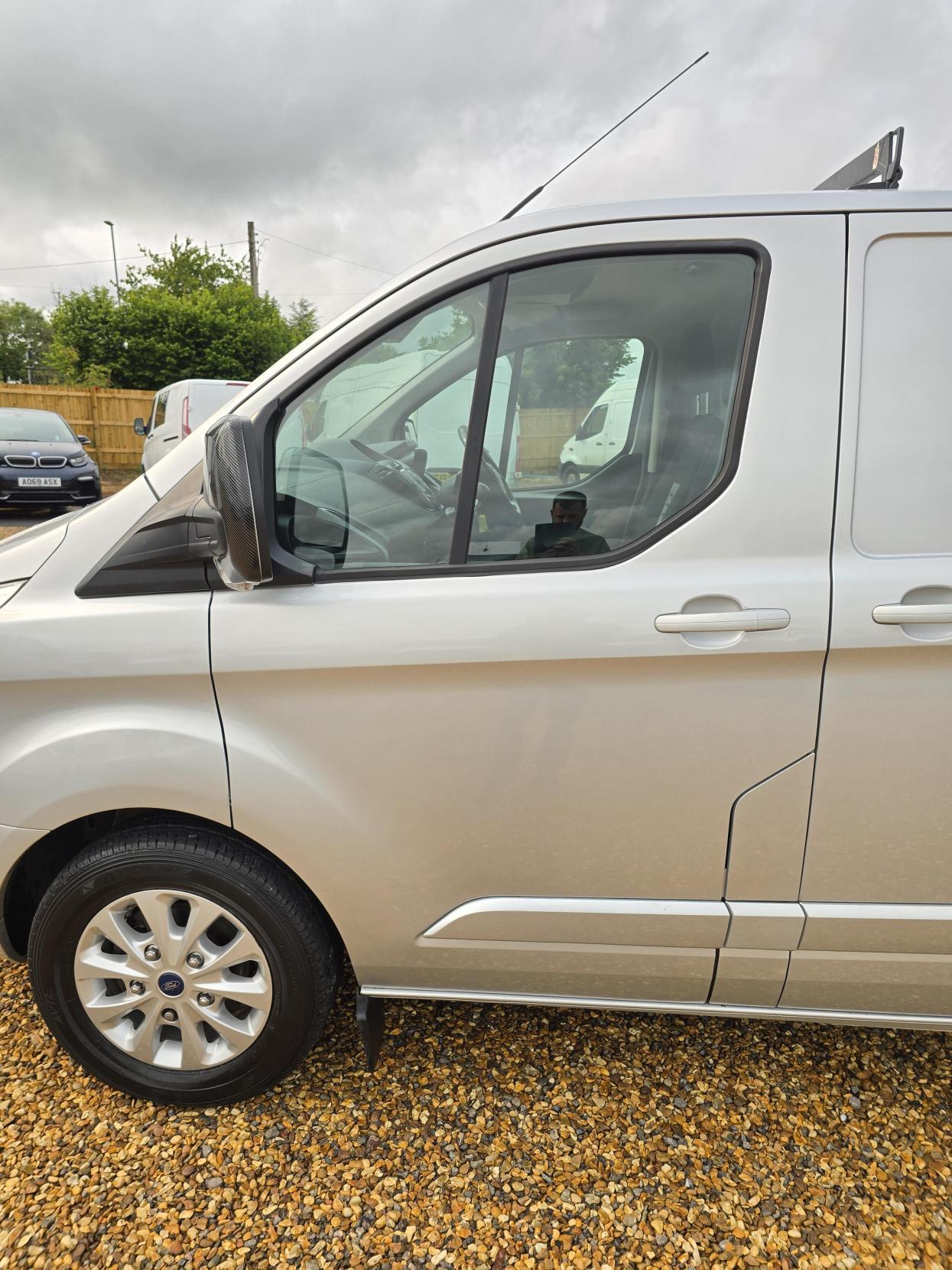Ford Transit Custom 2.2 TDCi 270 Limited Panel Van 5dr Diesel Manual L1 H1 (186 g/km, 123 bhp)