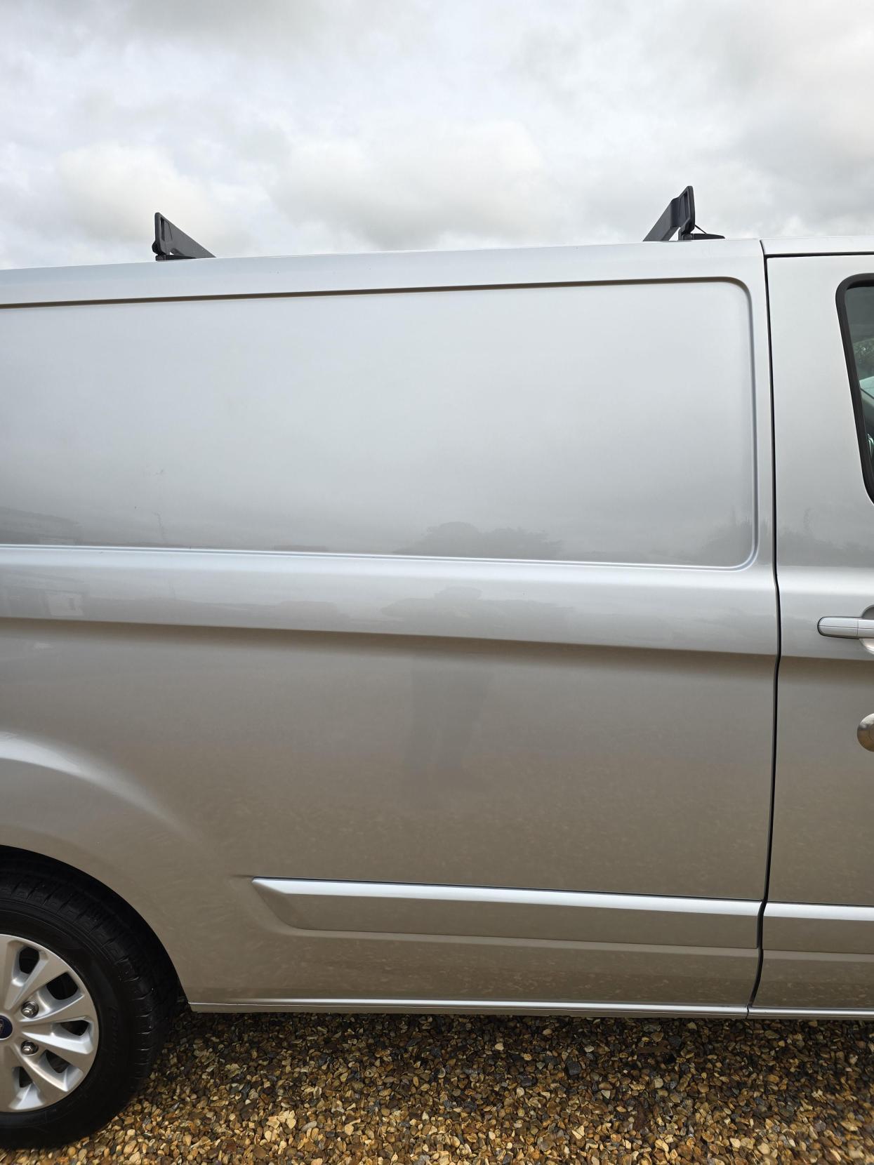 Ford Transit Custom 2.2 TDCi 270 Limited Panel Van 5dr Diesel Manual L1 H1 (186 g/km, 123 bhp)