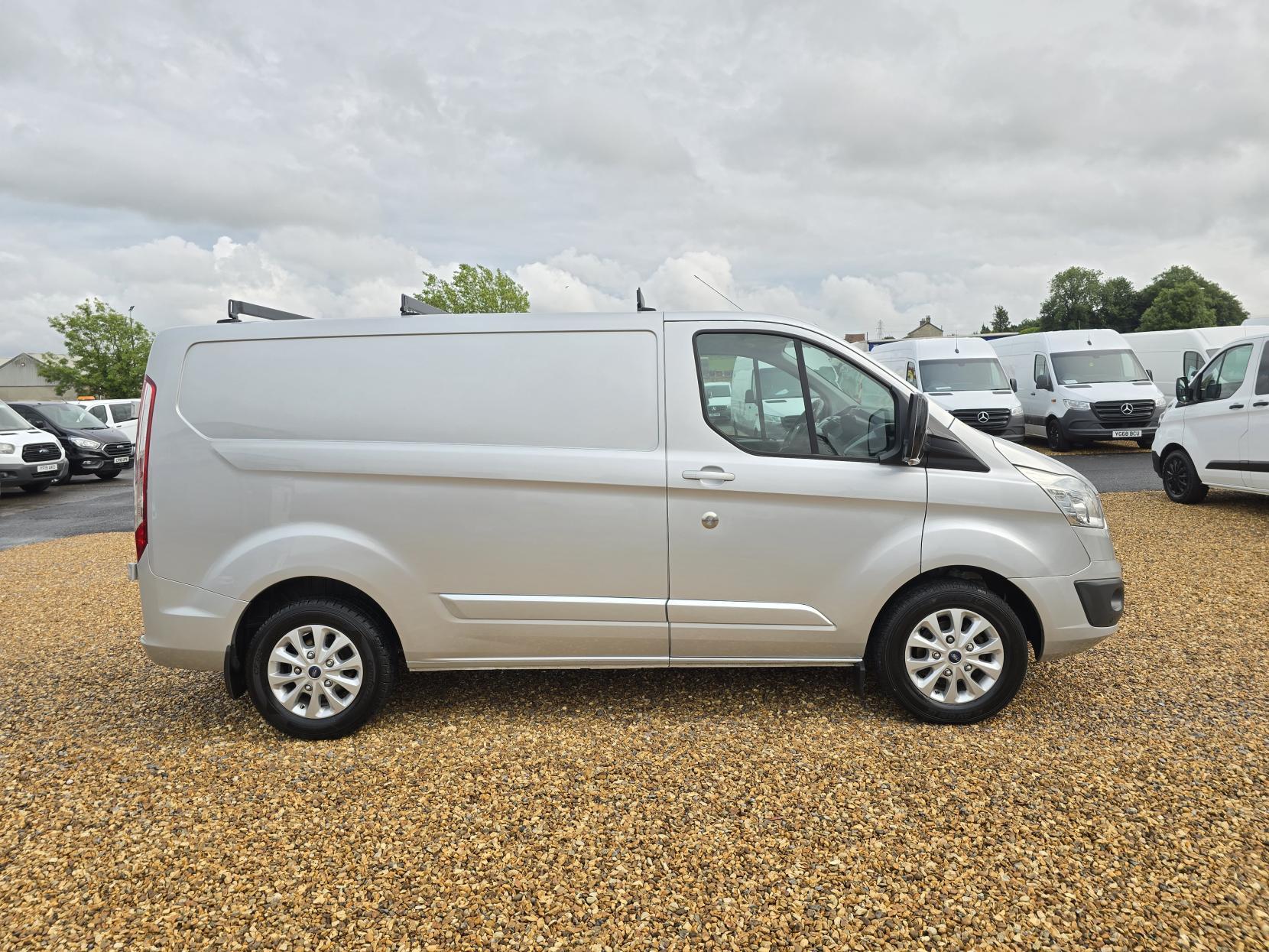 Ford Transit Custom 2.2 TDCi 270 Limited Panel Van 5dr Diesel Manual L1 H1 (186 g/km, 123 bhp)