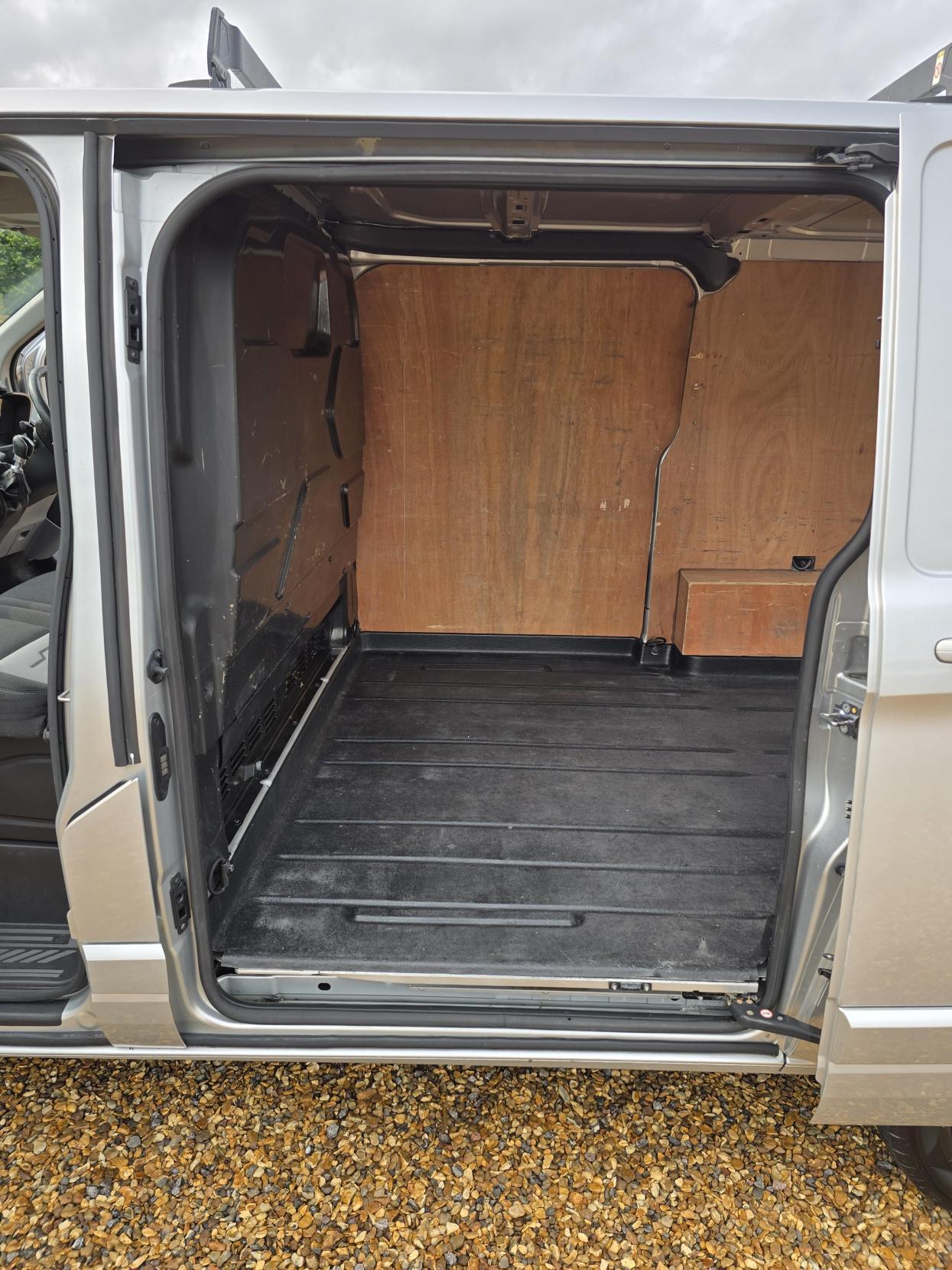 Ford Transit Custom 2.2 TDCi 270 Limited Panel Van 5dr Diesel Manual L1 H1 (186 g/km, 123 bhp)
