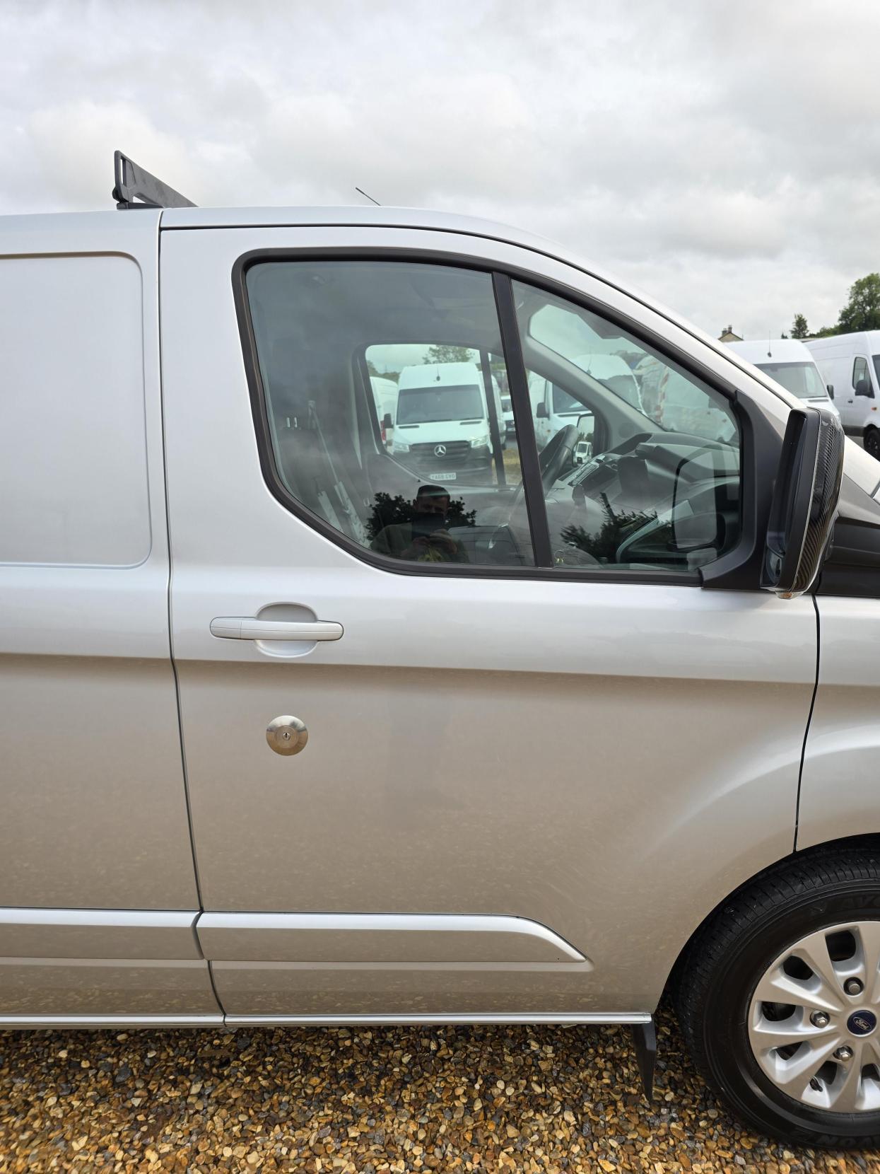 Ford Transit Custom 2.2 TDCi 270 Limited Panel Van 5dr Diesel Manual L1 H1 (186 g/km, 123 bhp)