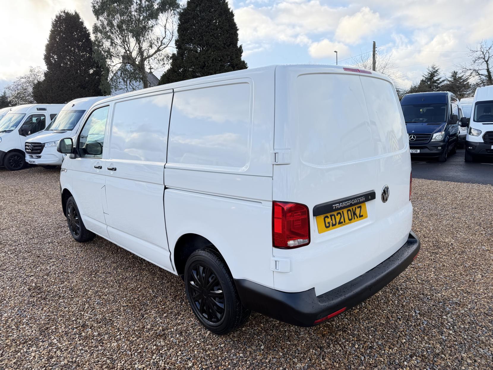 Volkswagen Transporter 2.0 TDI T28 Startline Panel Van 5dr Diesel Manual FWD SWB Euro 6 (s/s) (110 ps)