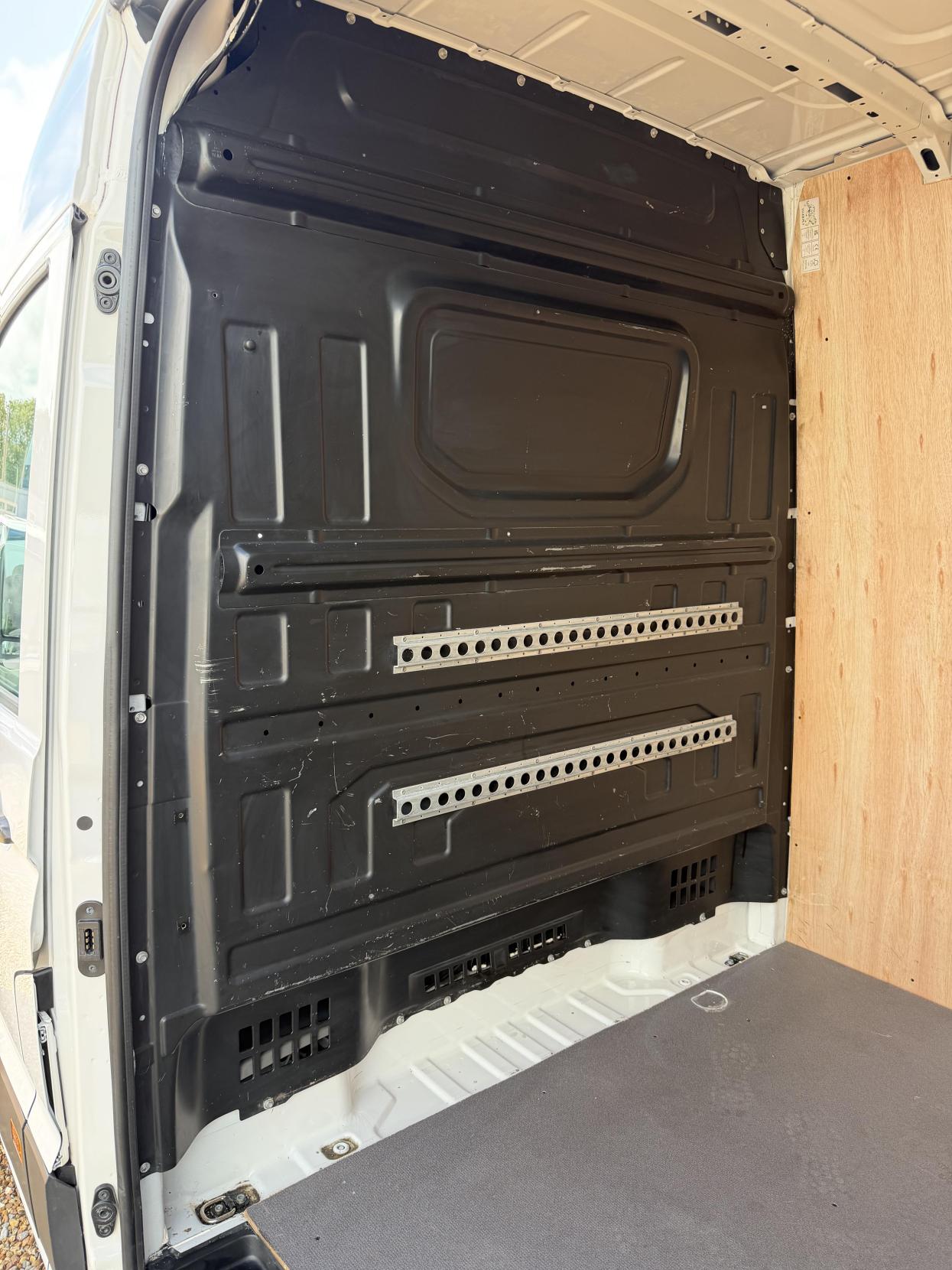 2022 Volkswagen Crafter 2.0 TDI CR35 Startline Panel Van 5dr Diesel Automatic FWD LWB High Roof Euro 6 (s/s) (140 ps) - Thumbnail 33