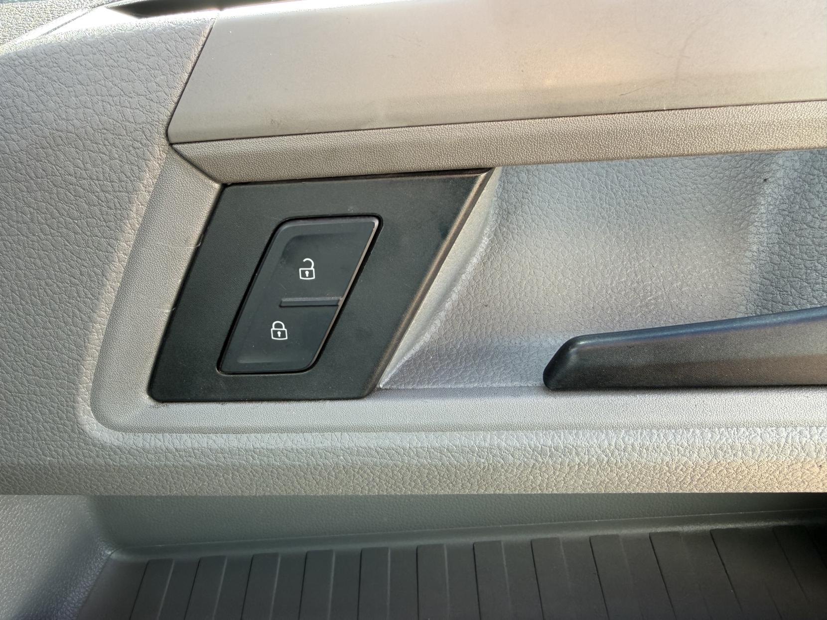 2022 Volkswagen Crafter 2.0 TDI CR35 Startline Panel Van 5dr Diesel Automatic FWD LWB High Roof Euro 6 (s/s) (140 ps) - Thumbnail 21