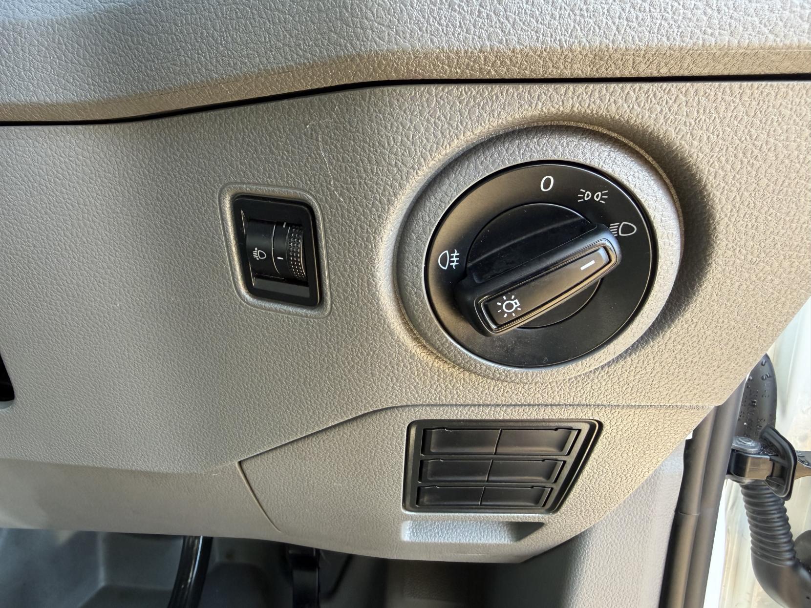 2022 Volkswagen Crafter 2.0 TDI CR35 Startline Panel Van 5dr Diesel Automatic FWD LWB High Roof Euro 6 (s/s) (140 ps) - Thumbnail 20