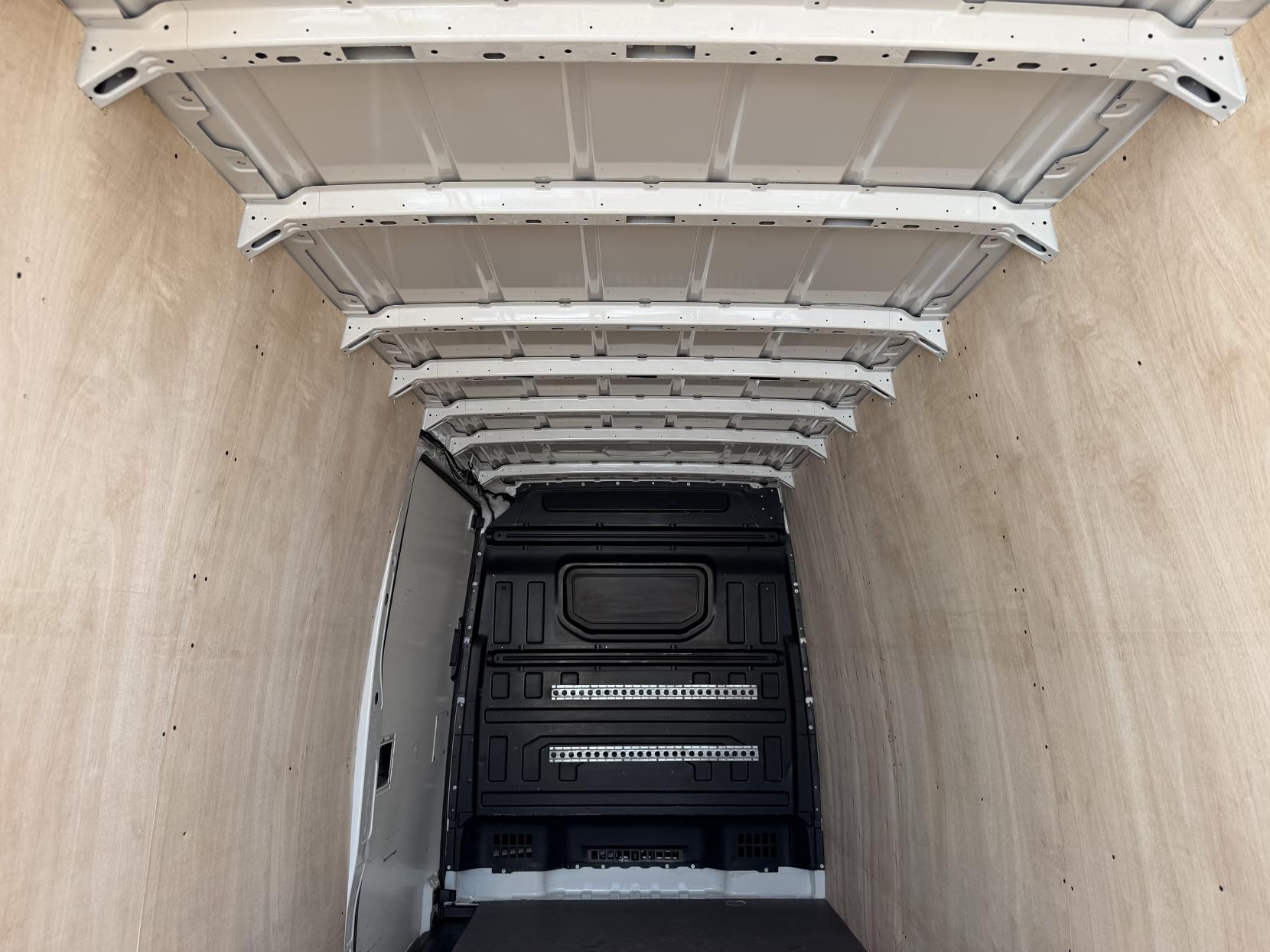 2022 Volkswagen Crafter 2.0 TDI CR35 Startline Panel Van 5dr Diesel Automatic FWD LWB High Roof Euro 6 (s/s) (140 ps) - Thumbnail 41