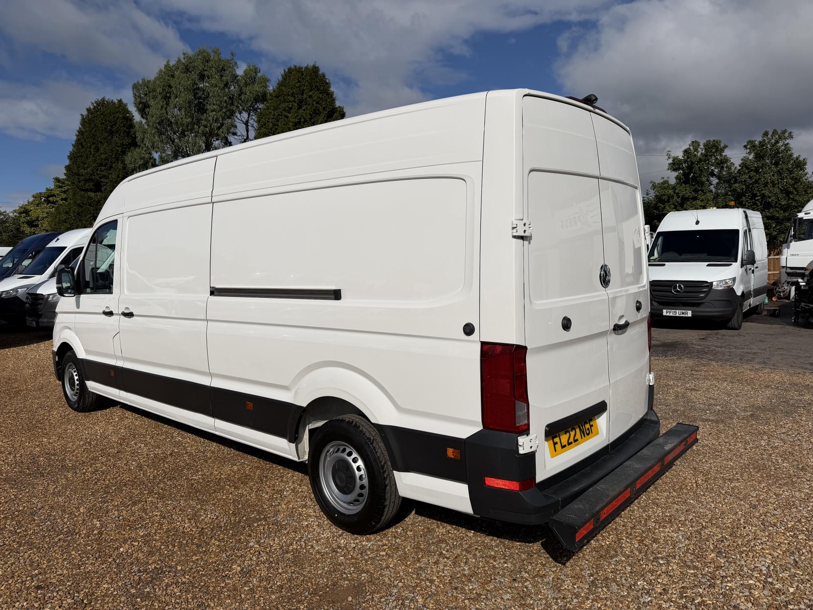 2022 Volkswagen Crafter 2.0 TDI CR35 Startline Panel Van 5dr Diesel Automatic FWD LWB High Roof Euro 6 (s/s) (140 ps) - Thumbnail 9