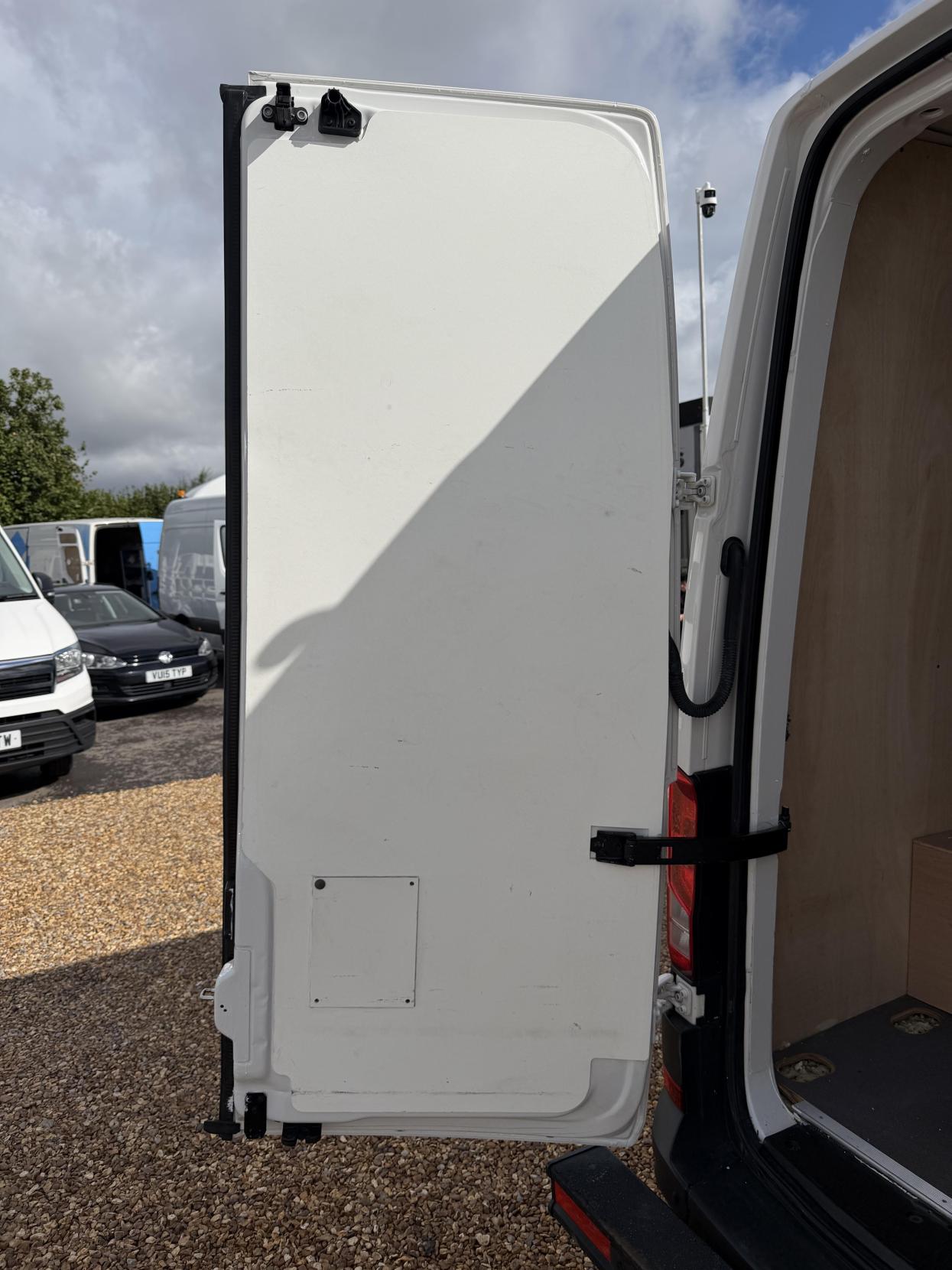 2022 Volkswagen Crafter 2.0 TDI CR35 Startline Panel Van 5dr Diesel Automatic FWD LWB High Roof Euro 6 (s/s) (140 ps) - Thumbnail 39