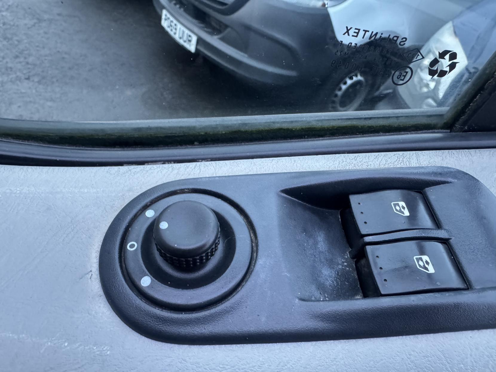 Renault Trafic 2.0 dCi SL29 eco Panel Van 3dr Diesel Manual L1 H1 (Phase 3) (180 g/km, 115 bhp)