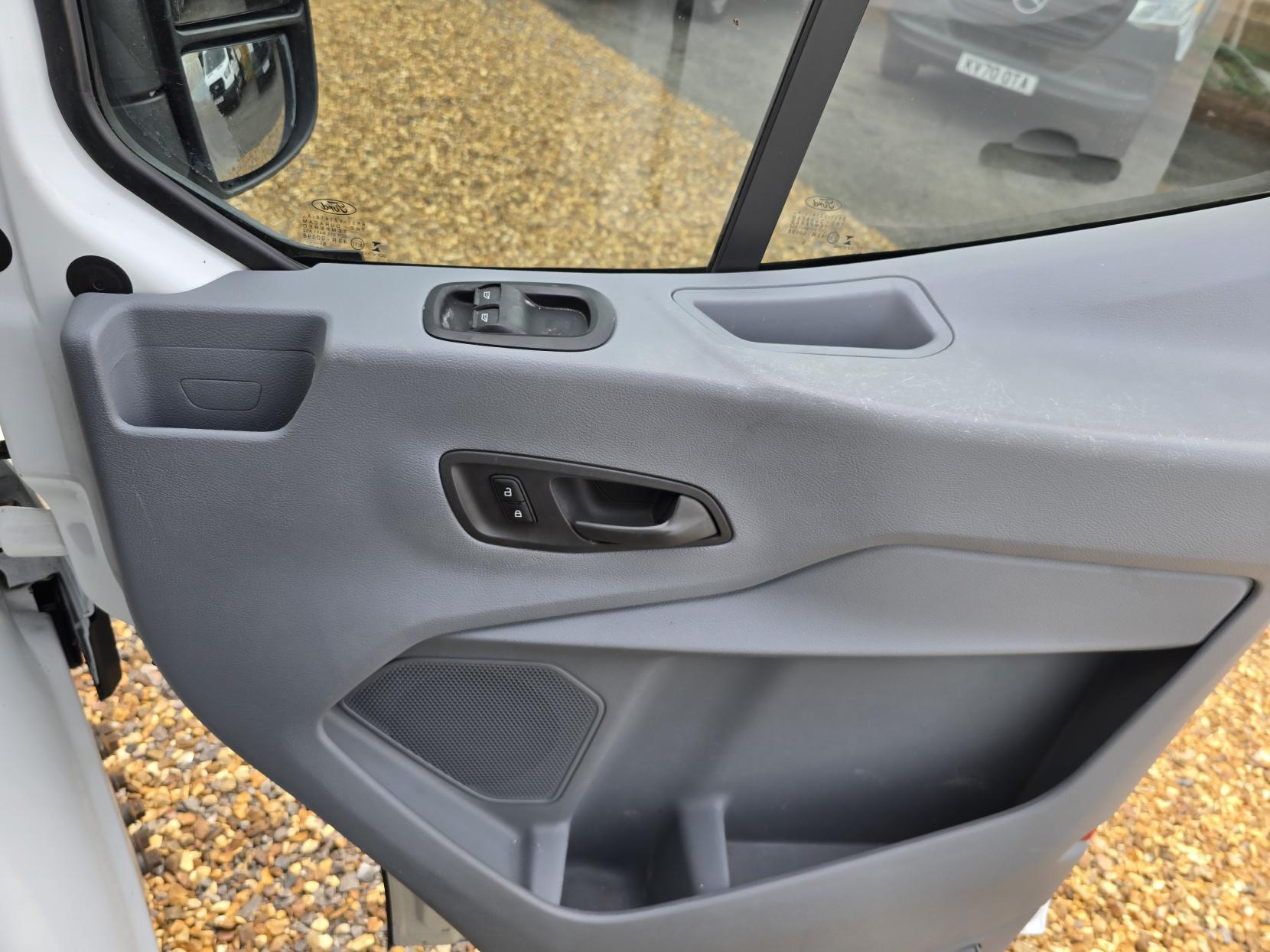 Ford Transit 2.0 350 EcoBlue 1-Way Double Tipper Double Cab 4dr Diesel Manual RWD L3 Euro 6 (1-Way, 1-Stop) (130 ps)