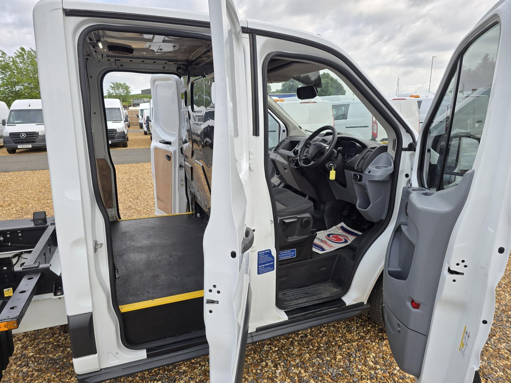 Ford Transit 2.0 350 EcoBlue 1-Way Double Tipper Double Cab 4dr Diesel Manual RWD L3 Euro 6 (1-Way, 1-Stop) (130 ps)