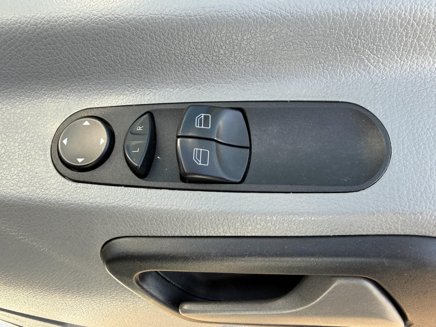 Mercedes-Benz Sprinter 2.1 313 CDi Panel Van 4dr Diesel Manual RWD L2 (129 bhp)