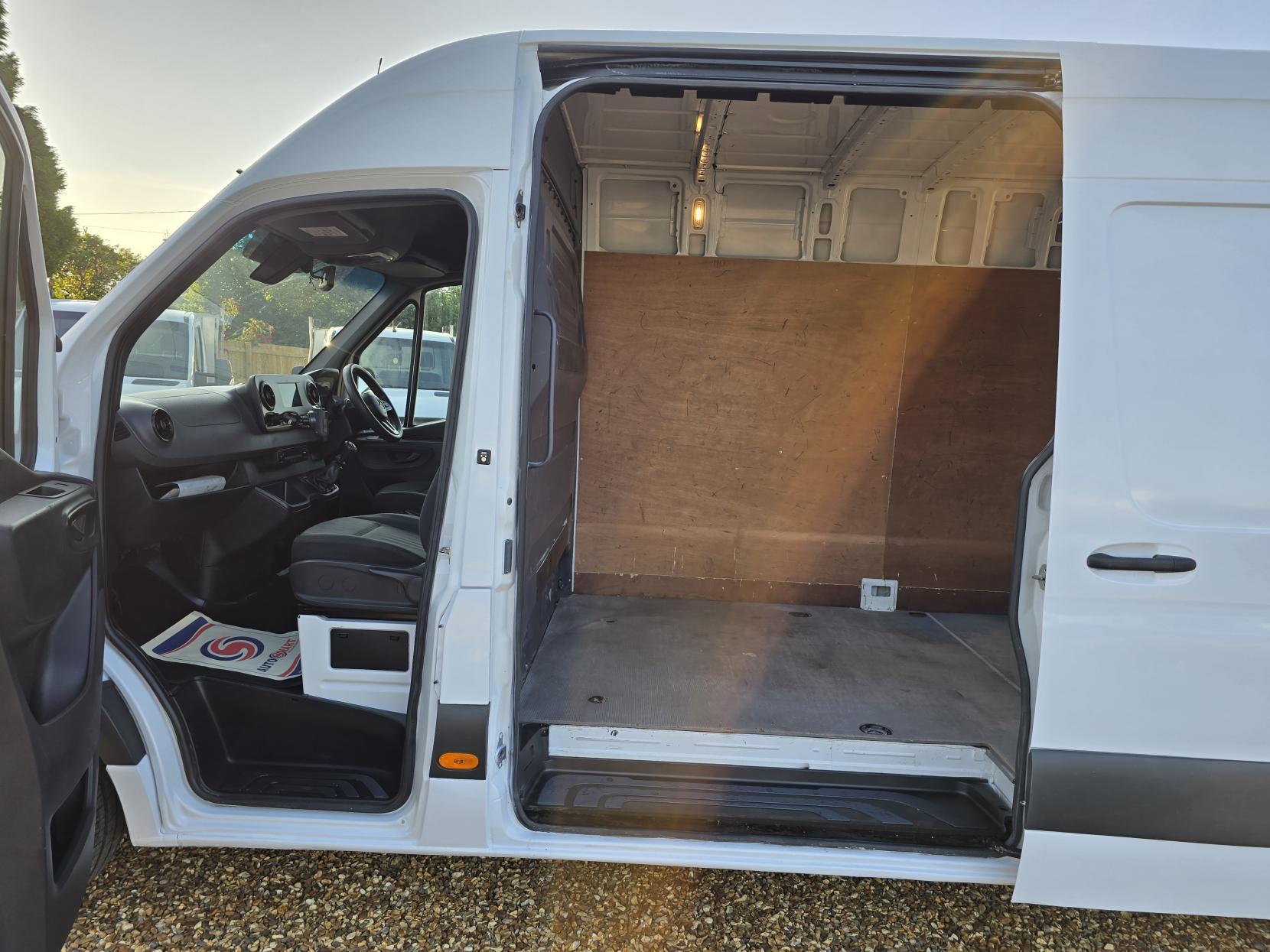 Mercedes-Benz Sprinter 2.1 311 CDI Panel Van 5dr Diesel Manual RWD L3 H2 Euro 6 (114 ps)