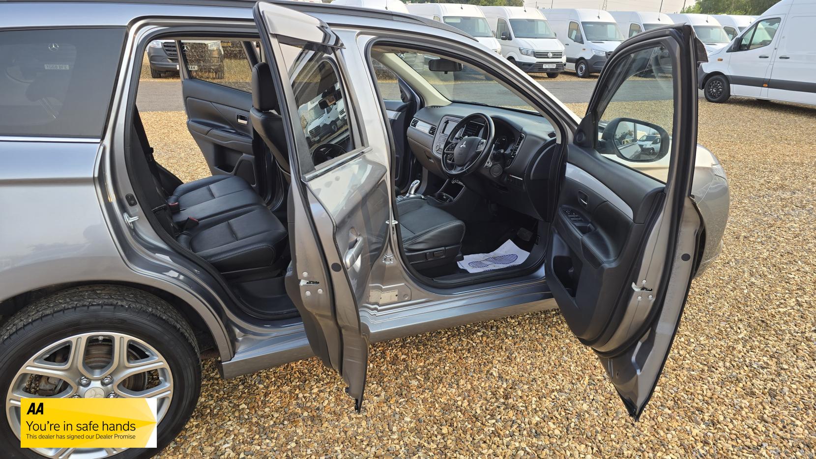 Mitsubishi Outlander 2.0h 12kWh GX4h SUV 5dr Petrol Plug-in Hybrid CVT 4WD Euro 5 (s/s) (200 ps)