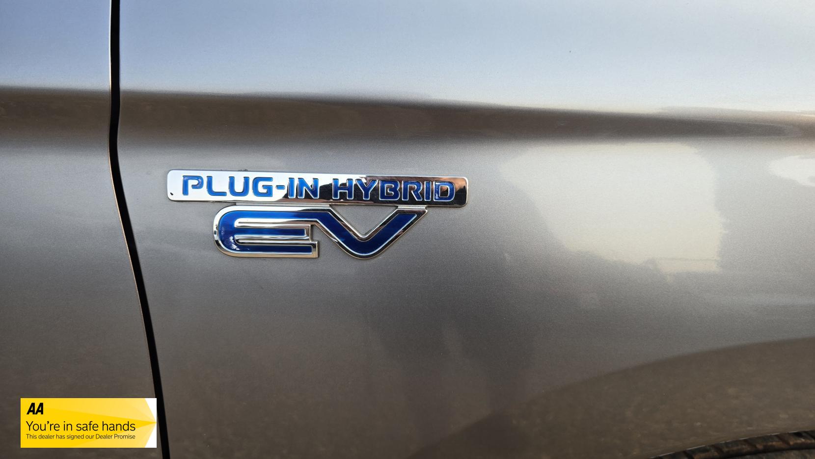 Mitsubishi Outlander 2.0h 12kWh GX4h SUV 5dr Petrol Plug-in Hybrid CVT 4WD Euro 5 (s/s) (200 ps)