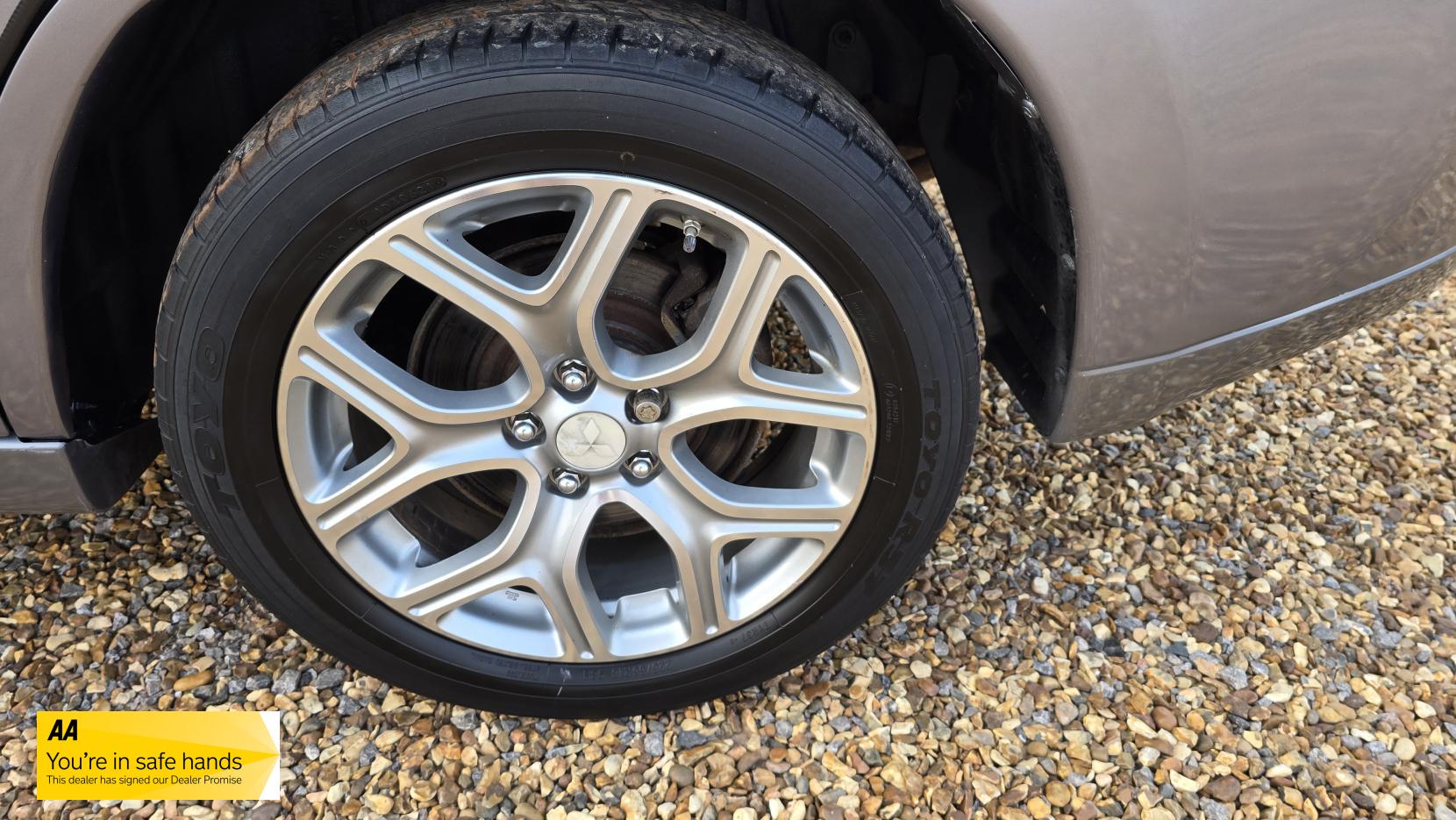 Mitsubishi Outlander 2.0h 12kWh GX4h SUV 5dr Petrol Plug-in Hybrid CVT 4WD Euro 5 (s/s) (200 ps)