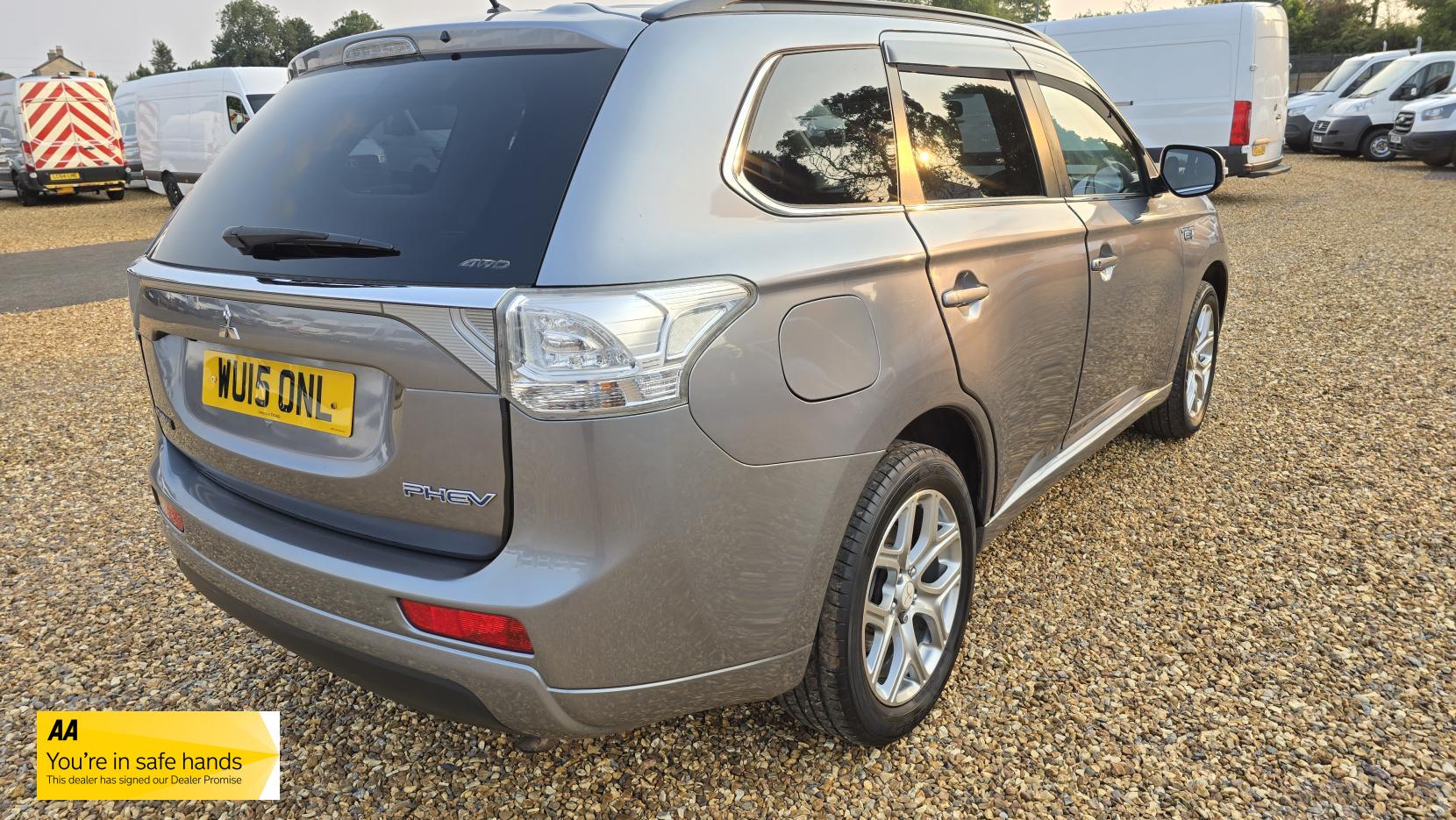 Mitsubishi Outlander 2.0h 12kWh GX4h SUV 5dr Petrol Plug-in Hybrid CVT 4WD Euro 5 (s/s) (200 ps)
