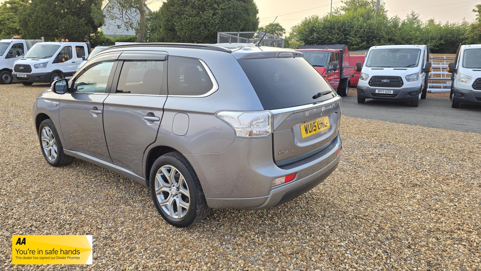 Mitsubishi Outlander 2.0h 12kWh GX4h SUV 5dr Petrol Plug-in Hybrid CVT 4WD Euro 5 (s/s) (200 ps)