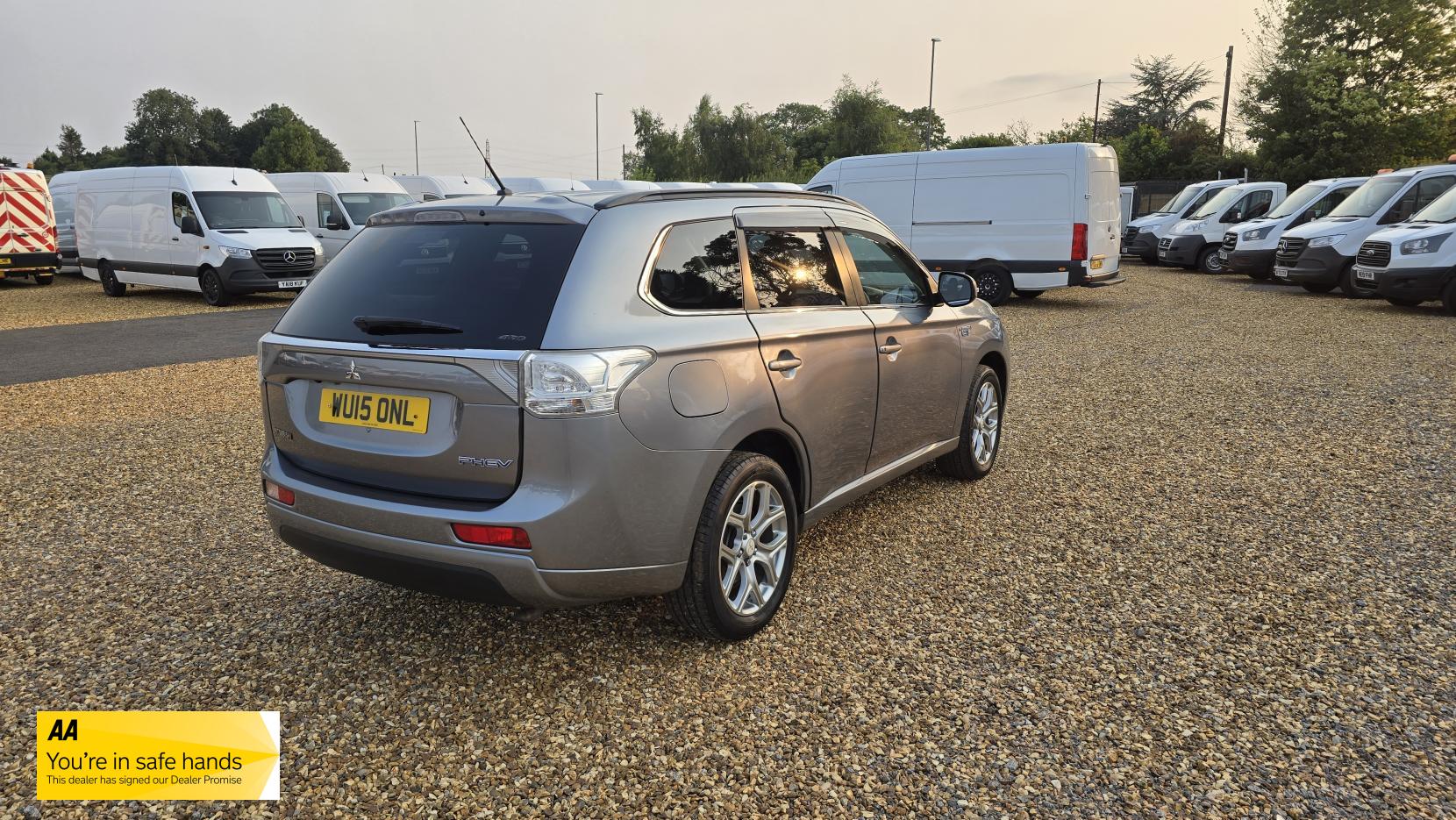 Mitsubishi Outlander 2.0h 12kWh GX4h SUV 5dr Petrol Plug-in Hybrid CVT 4WD Euro 5 (s/s) (200 ps)