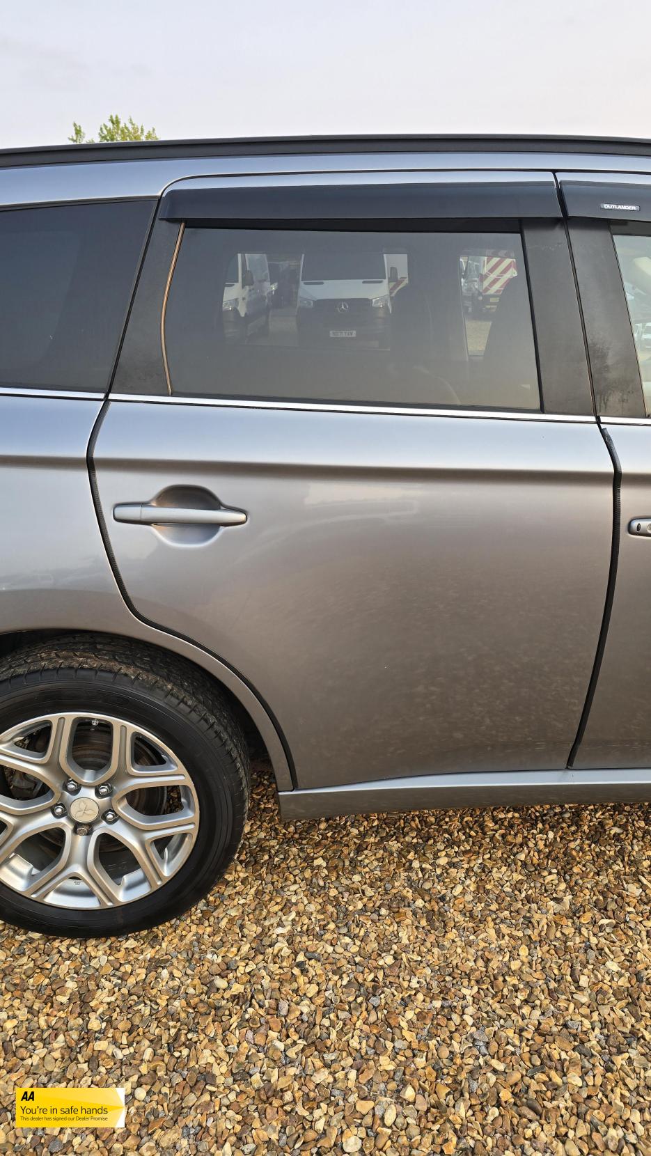 Mitsubishi Outlander 2.0h 12kWh GX4h SUV 5dr Petrol Plug-in Hybrid CVT 4WD Euro 5 (s/s) (200 ps)