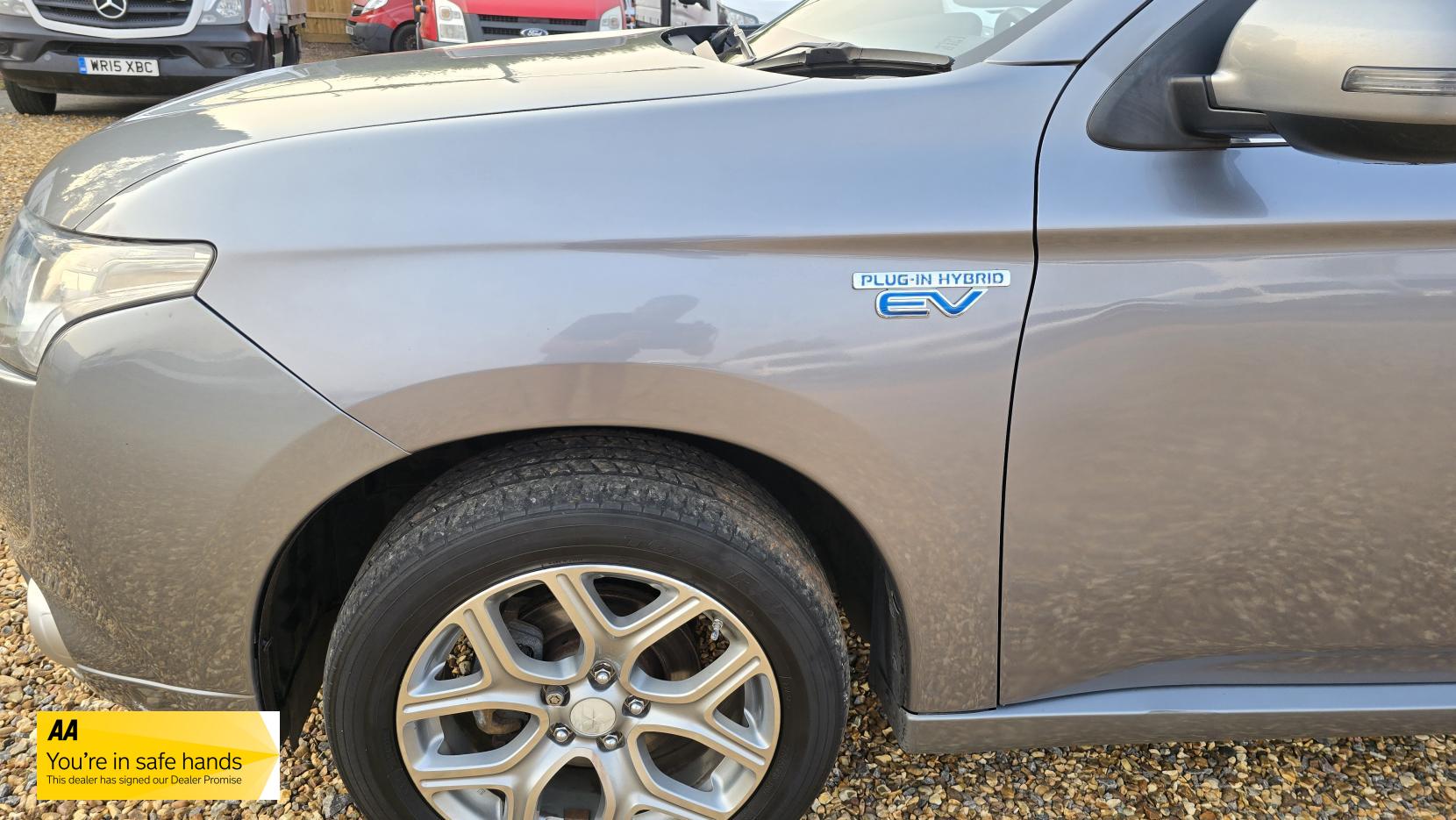 Mitsubishi Outlander 2.0h 12kWh GX4h SUV 5dr Petrol Plug-in Hybrid CVT 4WD Euro 5 (s/s) (200 ps)