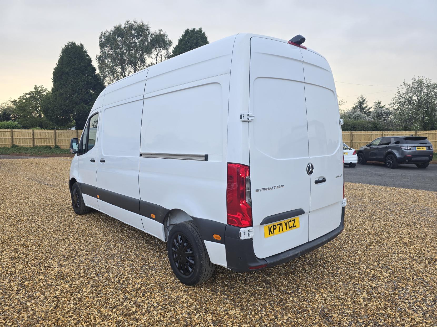 Mercedes-Benz Sprinter 2.1 314 CDI Premium Panel Van 5dr Diesel Manual FWD L2 H2 Euro 6 (s/s) (143 ps)
