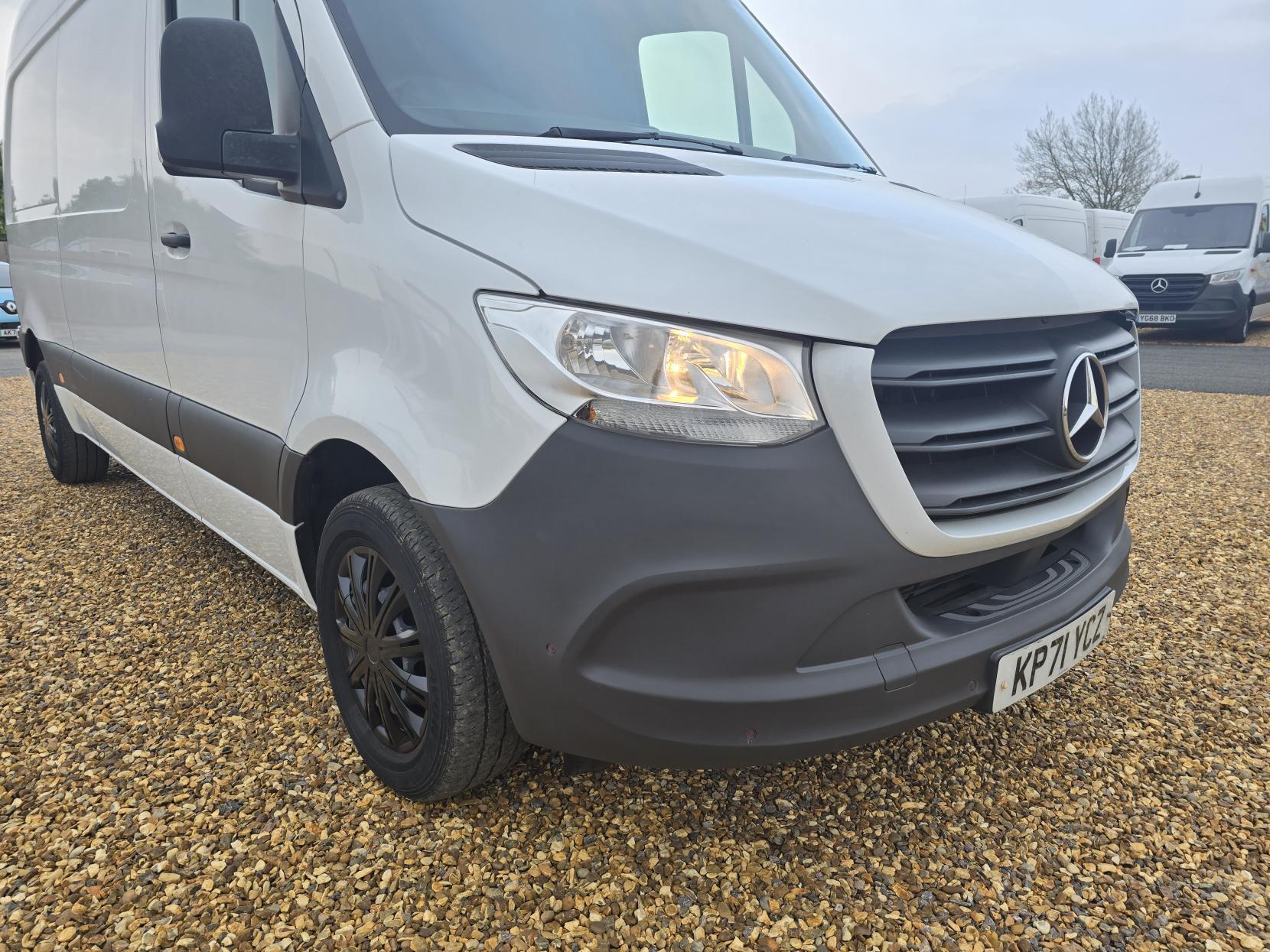 Mercedes-Benz Sprinter 2.1 314 CDI Premium Panel Van 5dr Diesel Manual FWD L2 H2 Euro 6 (s/s) (143 ps)