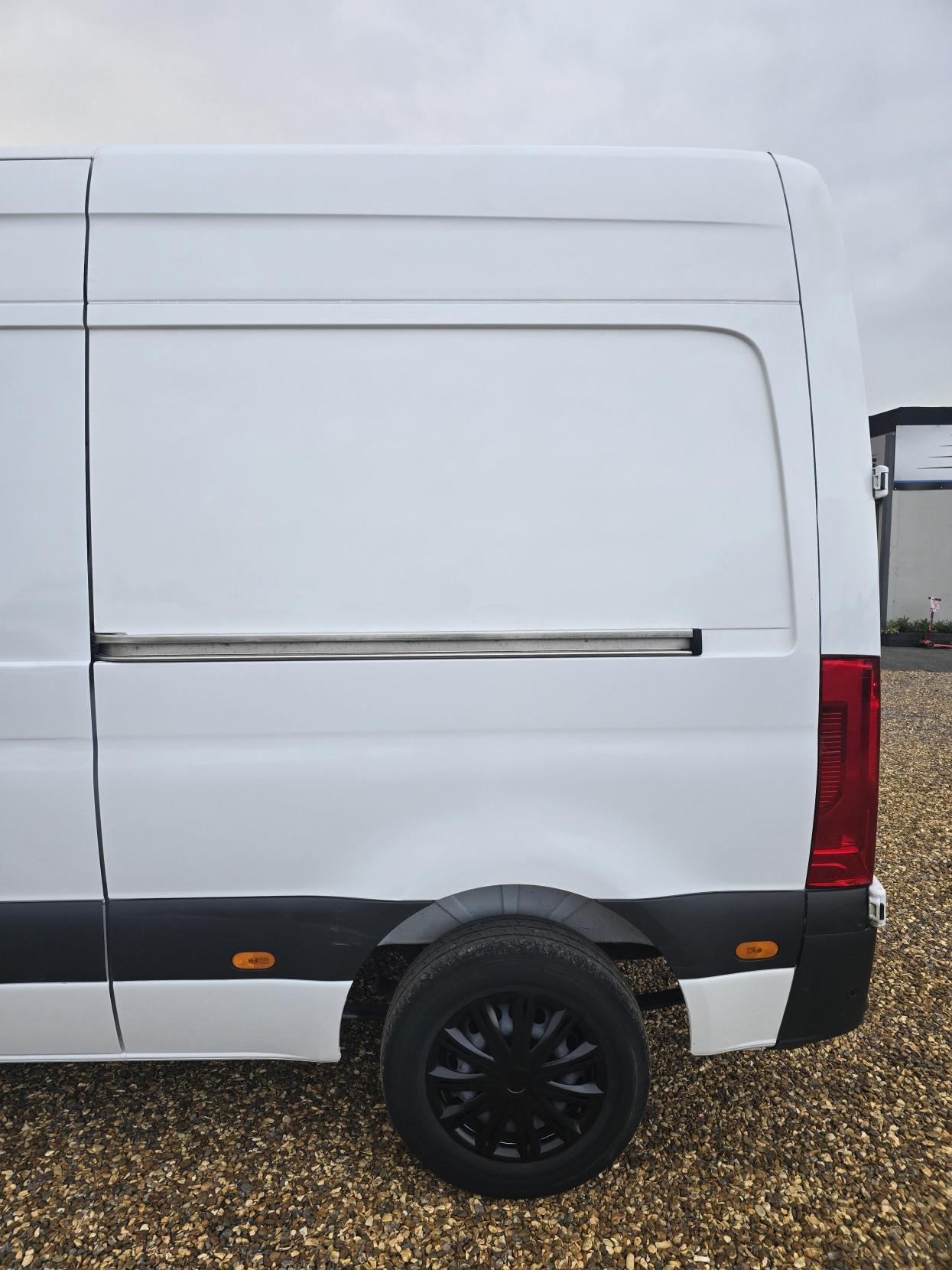 Mercedes-Benz Sprinter 2.1 314 CDI Premium Panel Van 5dr Diesel Manual FWD L2 H2 Euro 6 (s/s) (143 ps)