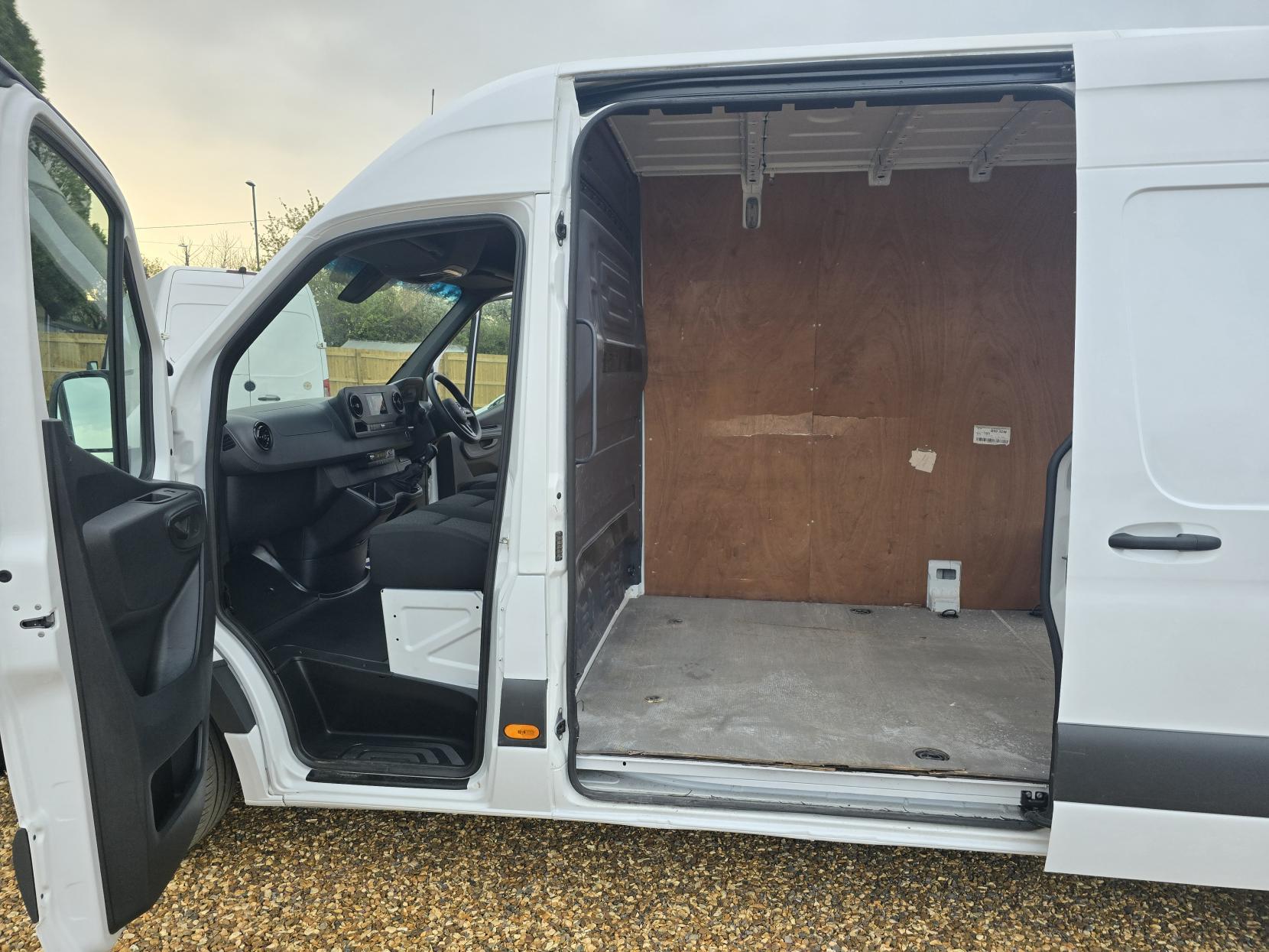 Mercedes-Benz Sprinter 2.1 314 CDI Premium Panel Van 5dr Diesel Manual FWD L2 H2 Euro 6 (s/s) (143 ps)