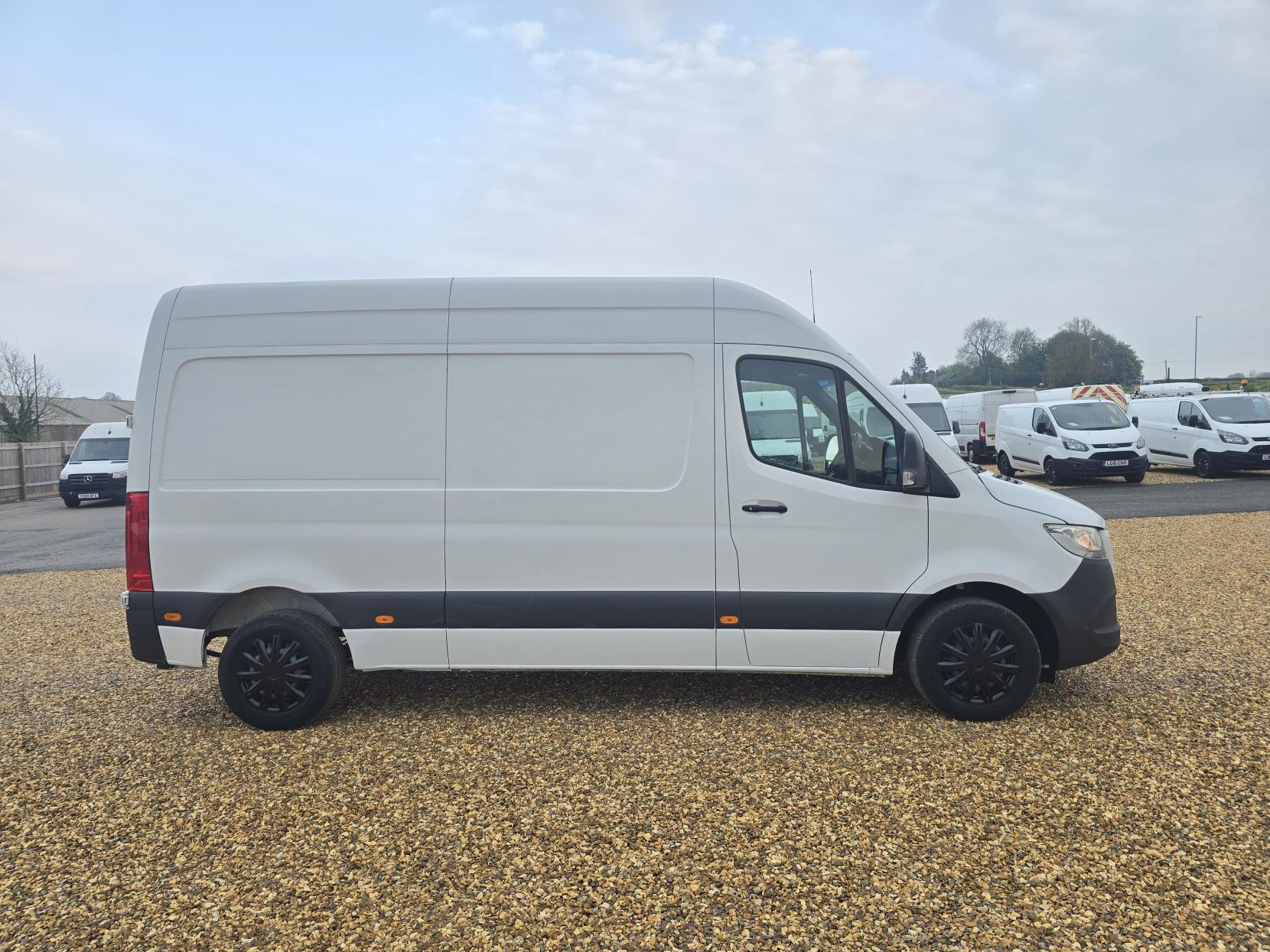 Mercedes-Benz Sprinter 2.1 314 CDI Premium Panel Van 5dr Diesel Manual FWD L2 H2 Euro 6 (s/s) (143 ps)