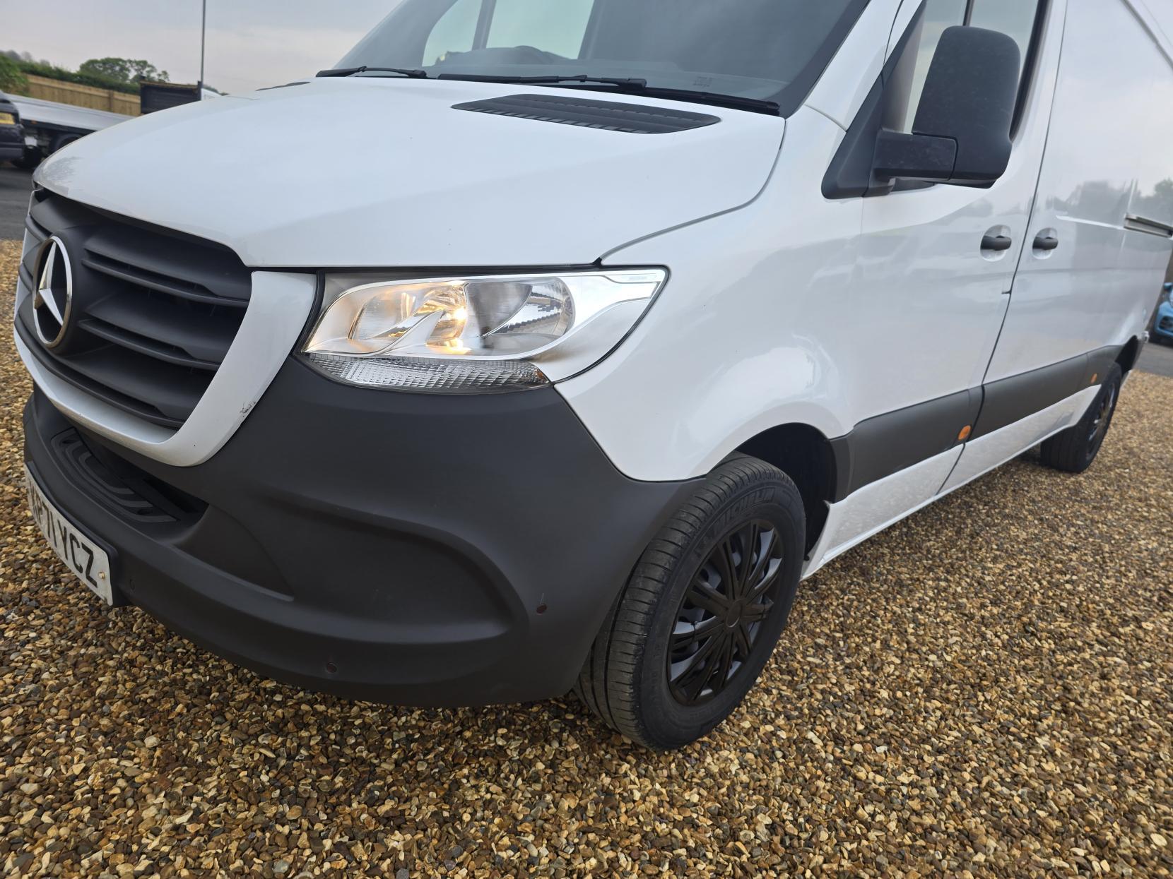 Mercedes-Benz Sprinter 2.1 314 CDI Premium Panel Van 5dr Diesel Manual FWD L2 H2 Euro 6 (s/s) (143 ps)