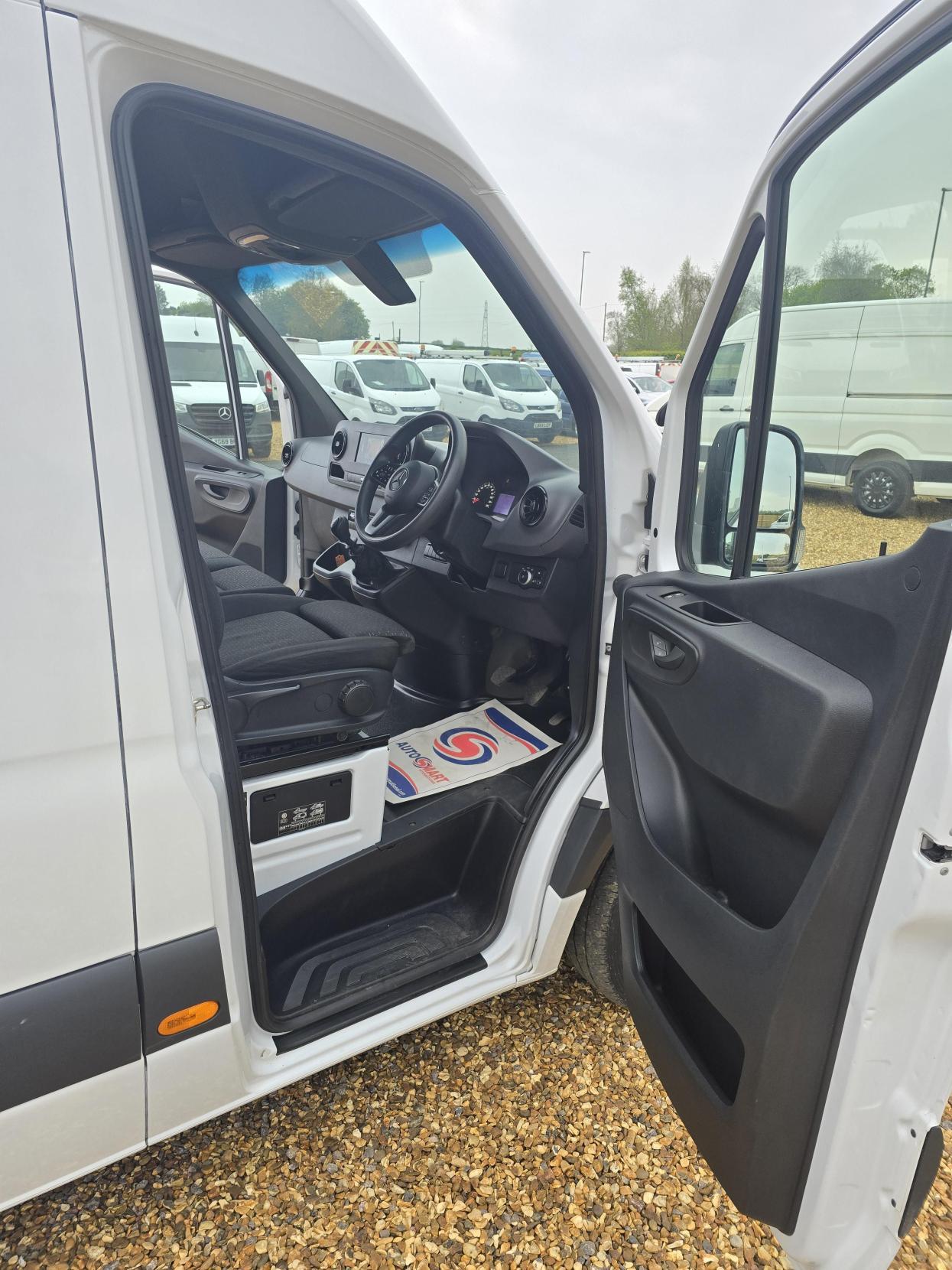 Mercedes-Benz Sprinter 2.1 314 CDI Premium Panel Van 5dr Diesel Manual FWD L2 H2 Euro 6 (s/s) (143 ps)
