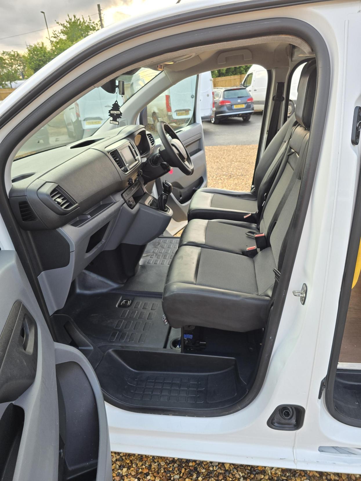 Peugeot Expert 1.6 BlueHDi 1000 Professional Compact Panel Van 6dr Diesel Manual SWB Euro 6 (95 ps)