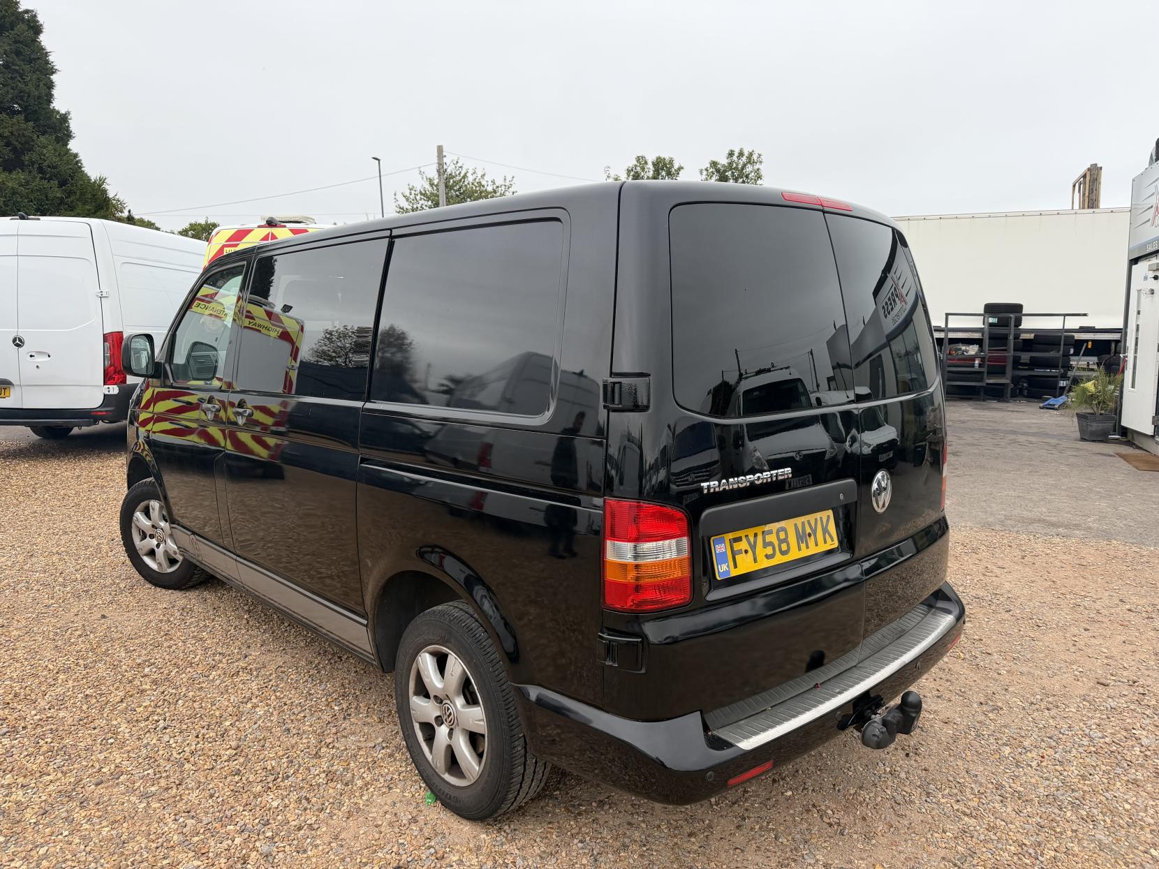 2008 Volkswagen Transporter 1.9 TDI PD T28 Panel Van 4dr Diesel Manual L1 H1 (214 g/km, 100 bhp) - Thumbnail 2