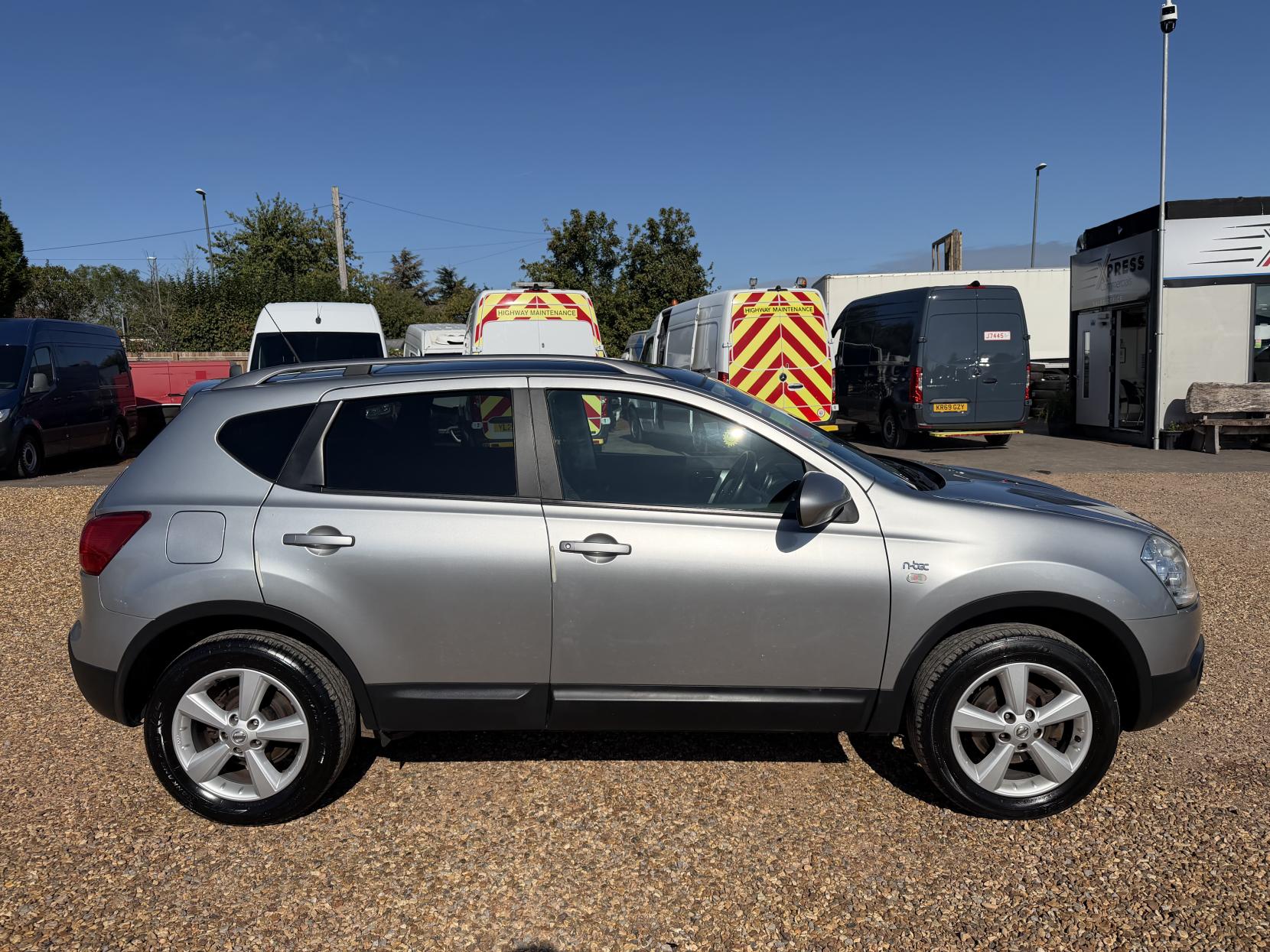 2010 Nissan Qashqai 1.6 n-tec Hatchback 5dr Petrol Manual 2WD (159 g/km, 113 bhp) - Thumbnail 10