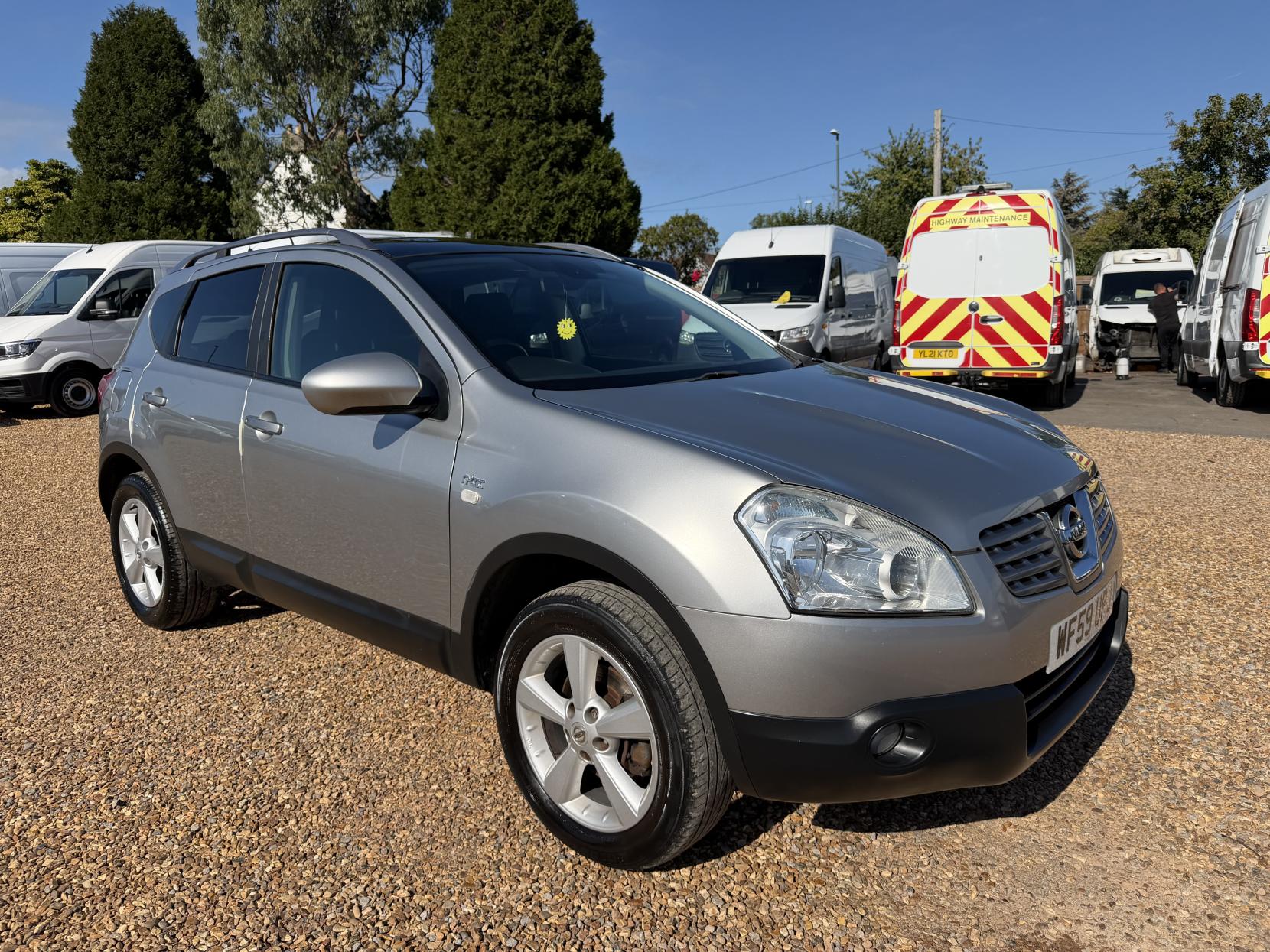 2010 Nissan Qashqai 1.6 n-tec Hatchback 5dr Petrol Manual 2WD (159 g/km, 113 bhp) - Thumbnail 3